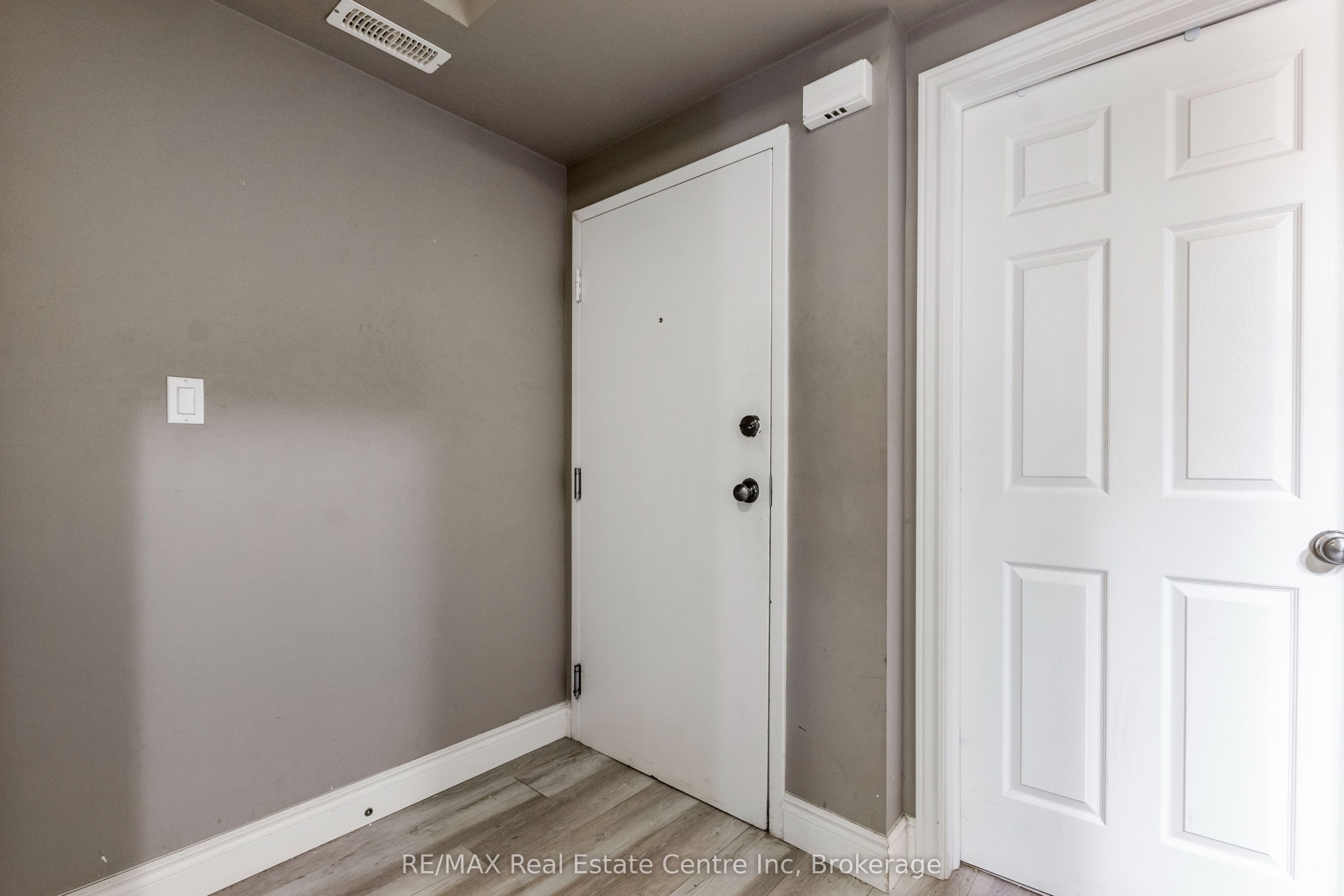 38 Howe Drive 8B, Kitchener, ON N2E 0E3 photo 5