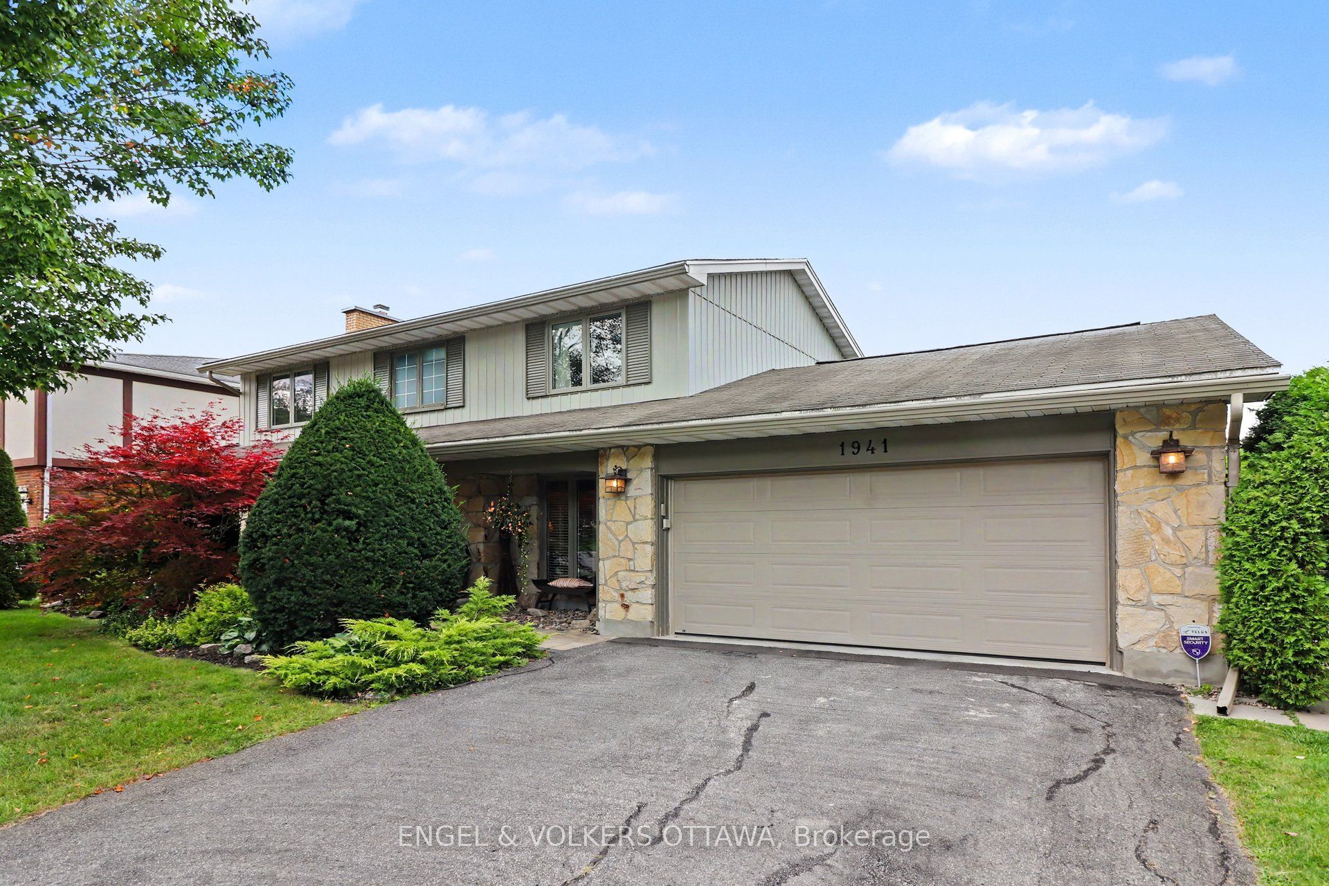 1941 Naskapi Drive, Beacon Hill North - South and Area, ON K1J 8L4 photo 2