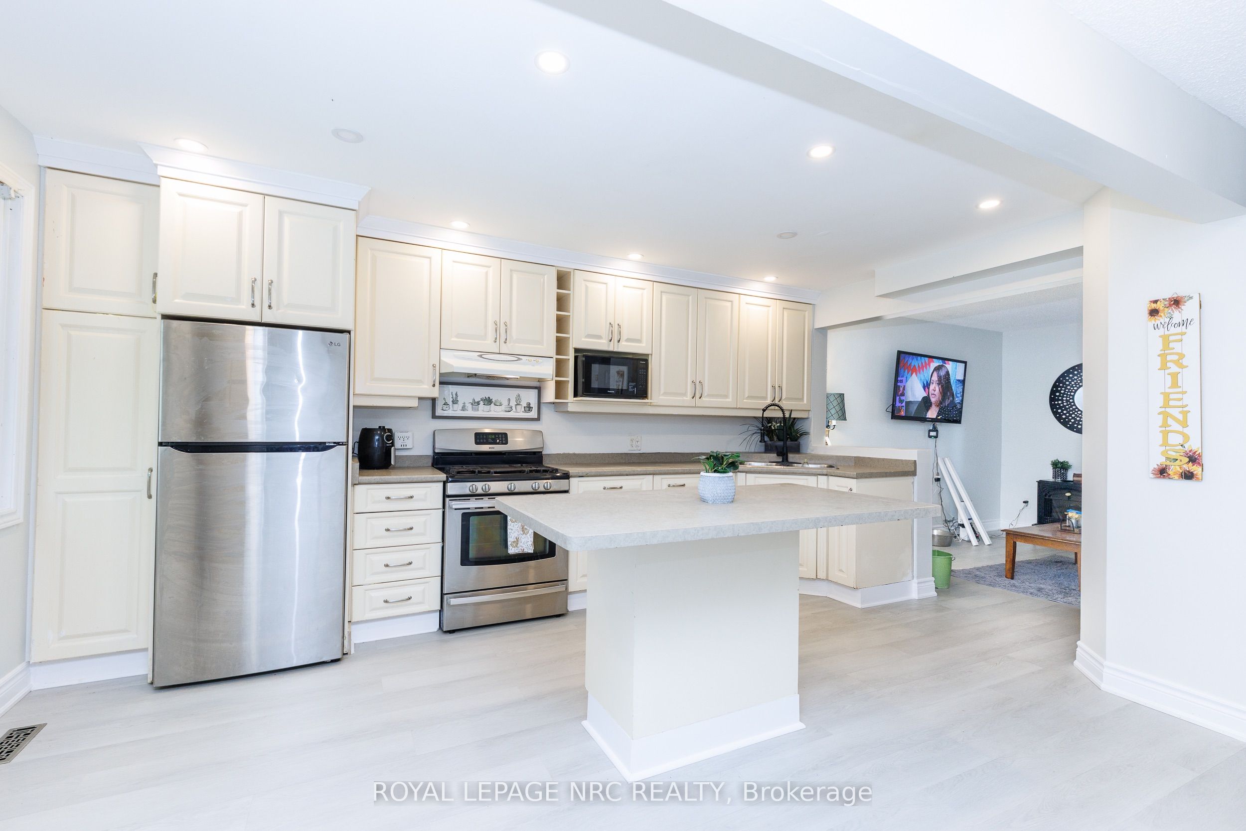 6562 HARMONY Avenue, Niagara Falls, ON L2H 1Z4 photo 3
