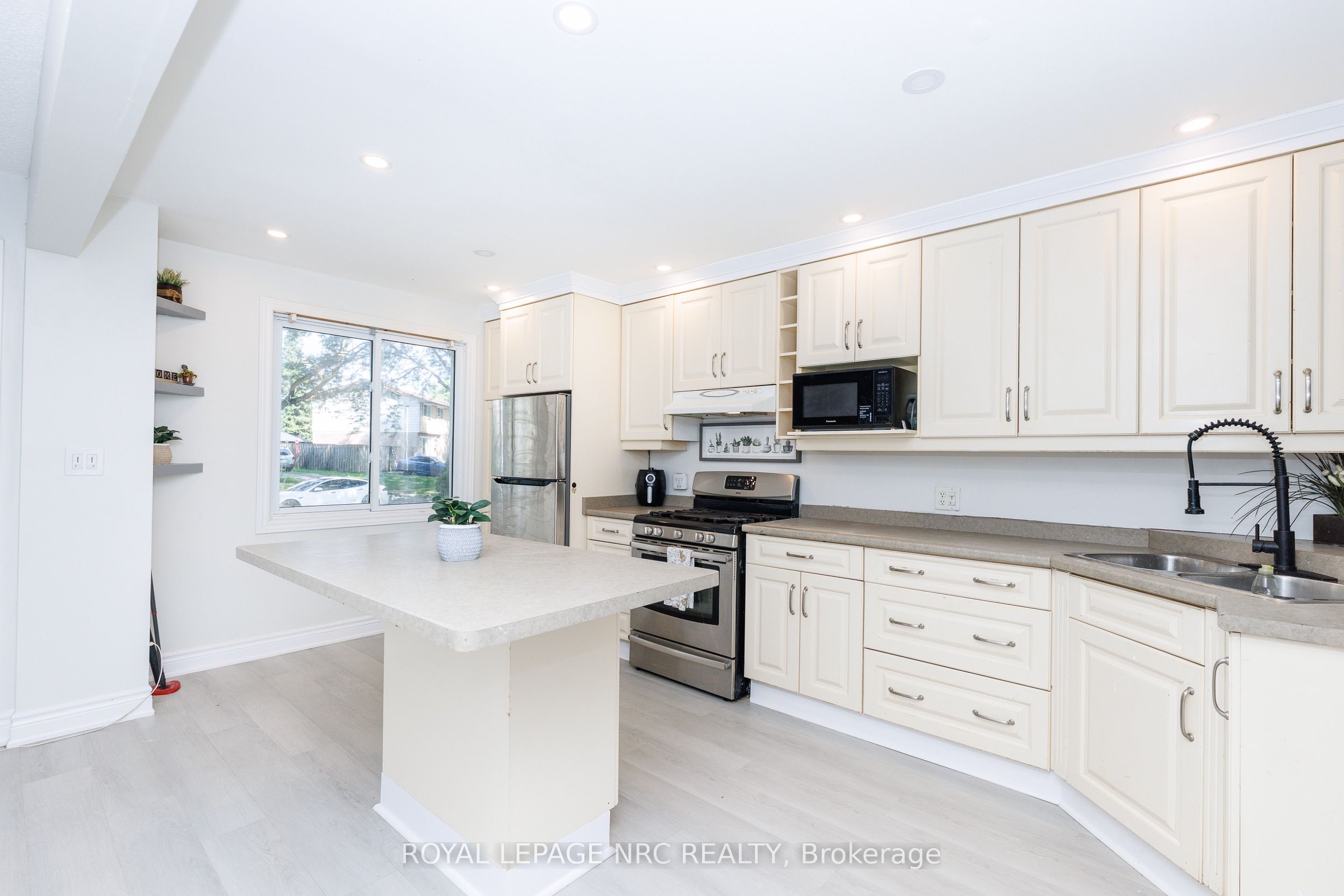 6562 HARMONY Avenue, Niagara Falls, ON L2H 1Z4 photo 4