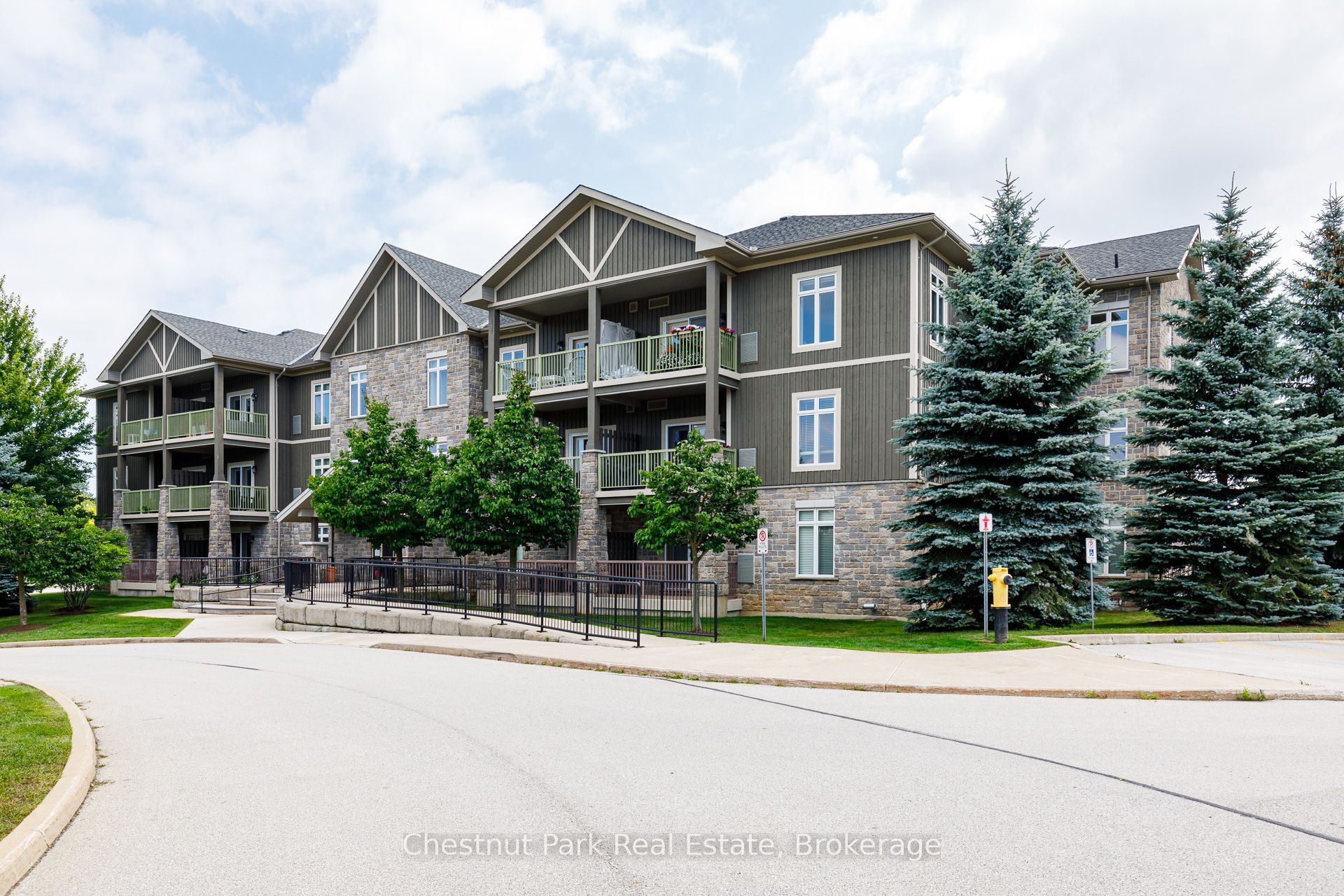 27 Beaver Street 208, Blue Mountains, ON N0H 2P0 photo 3