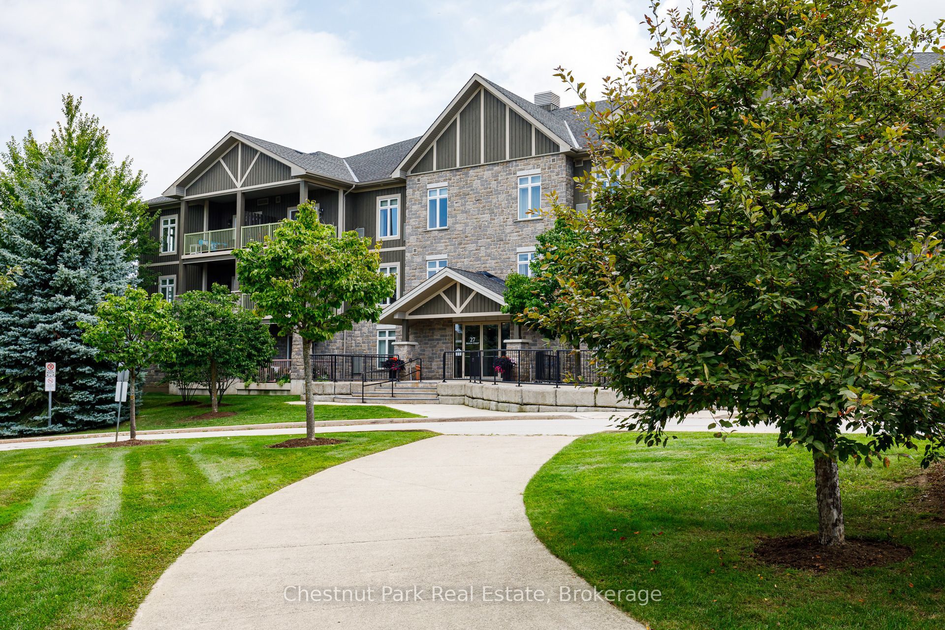 27 Beaver Street 208, Blue Mountains, ON N0H 2P0 photo 4