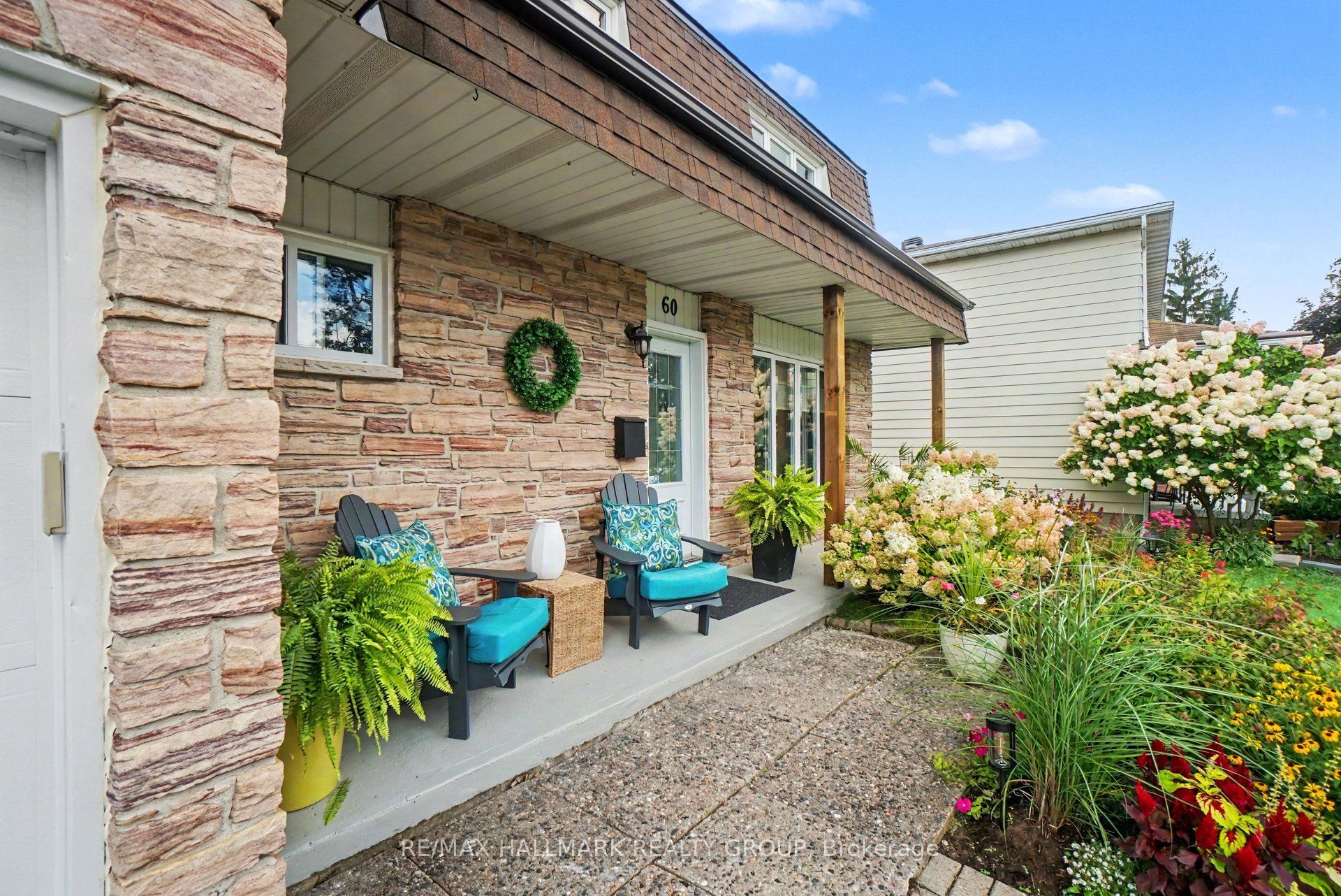 60 Woodburn Drive, Blackburn Hamlet, ON K1B 3A7 photo 2