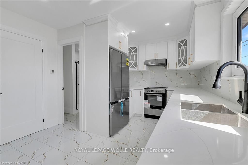 581 Lancaster Street W 2, Kitchener, ON N2K 1M5 photo 3