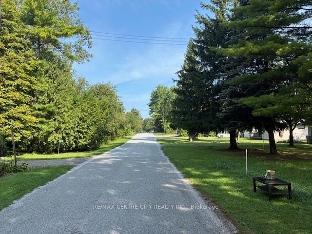 9644 Richardson Drive, Lambton Shores, ON N0N 1J3 photo 5