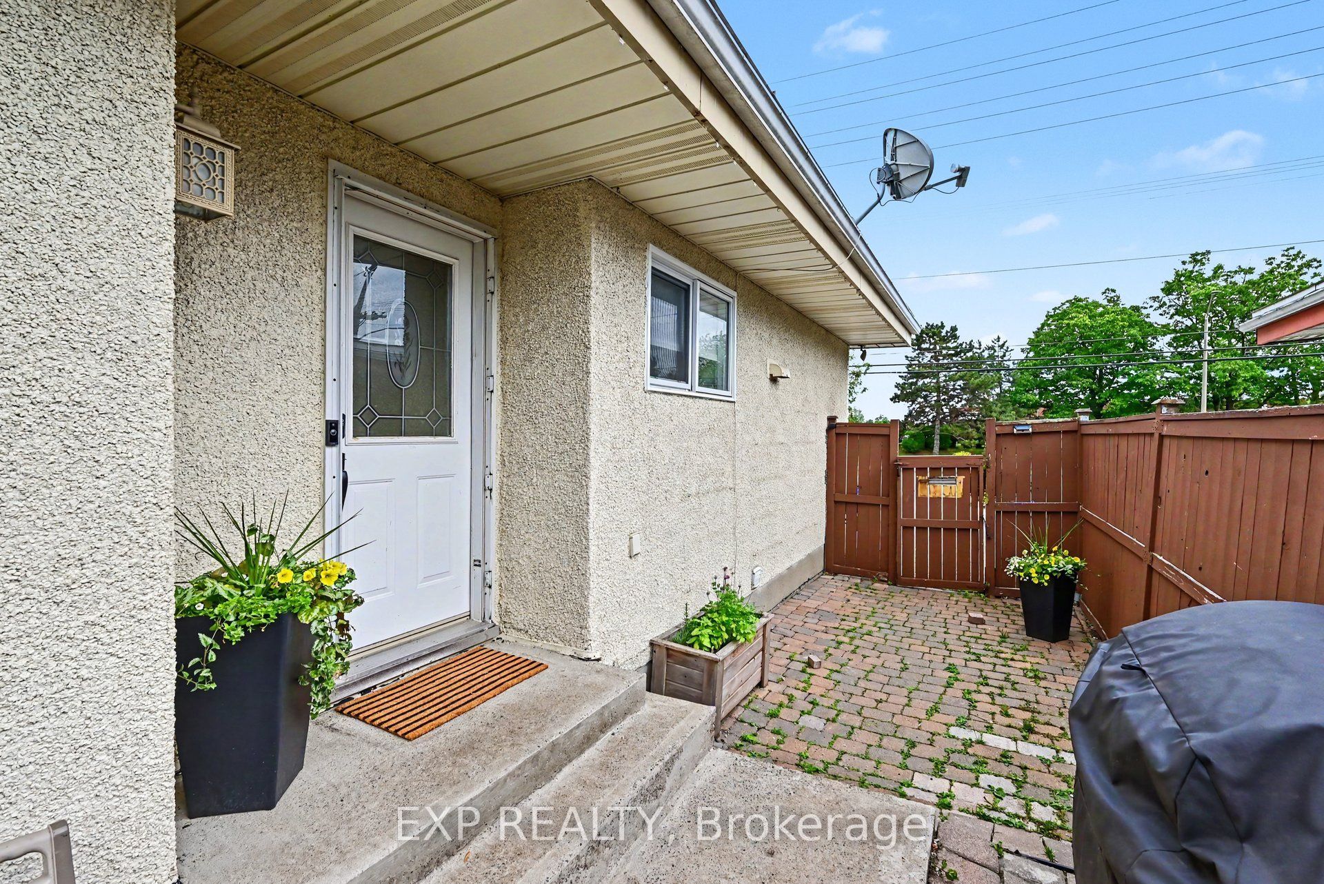 2385 Walkley Road, Elmvale Acres and Area, ON K1G 3H1 photo 3