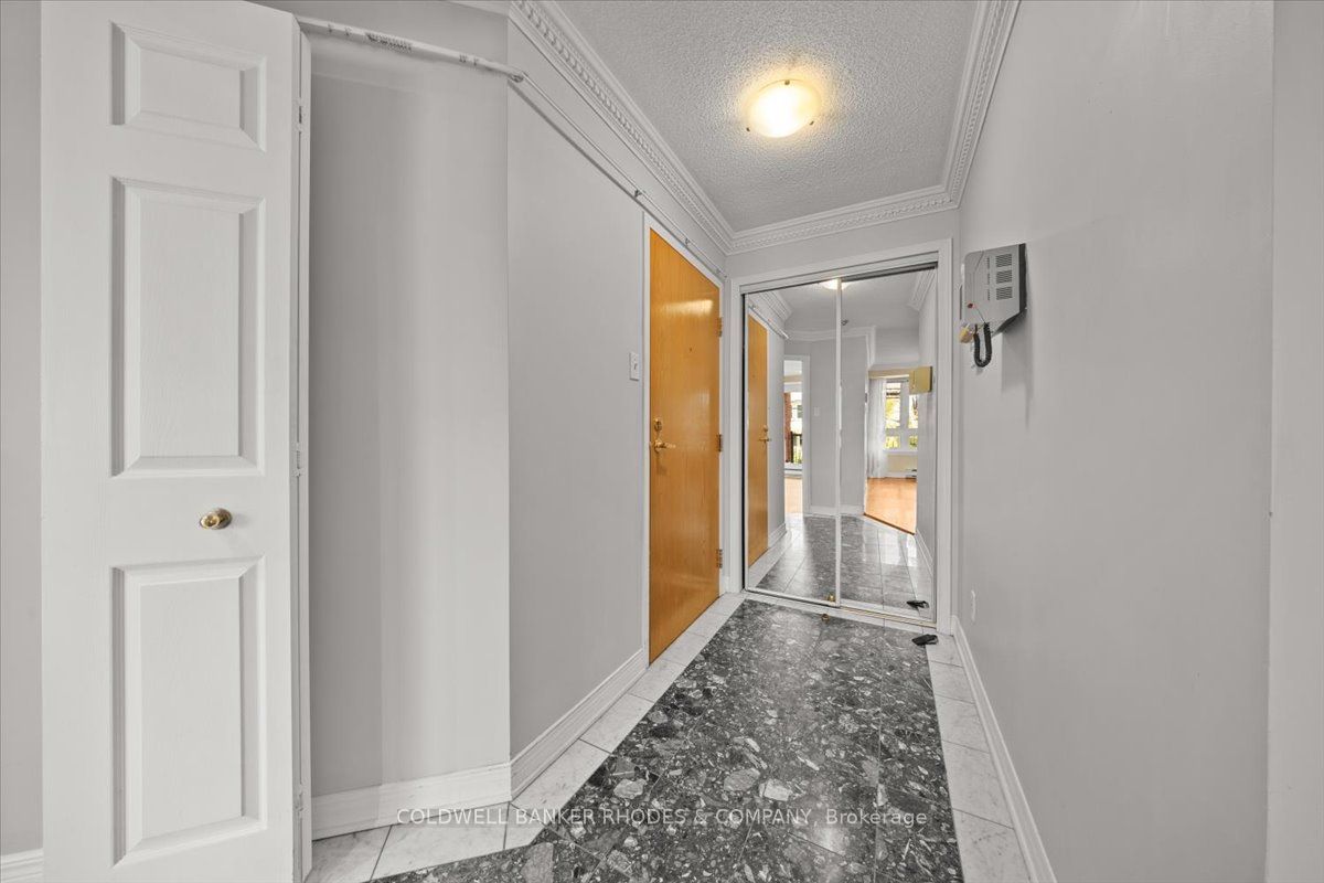 939 North River Road 205, Overbrook - Castleheights and Area, ON K1K 3V2 photo 2
