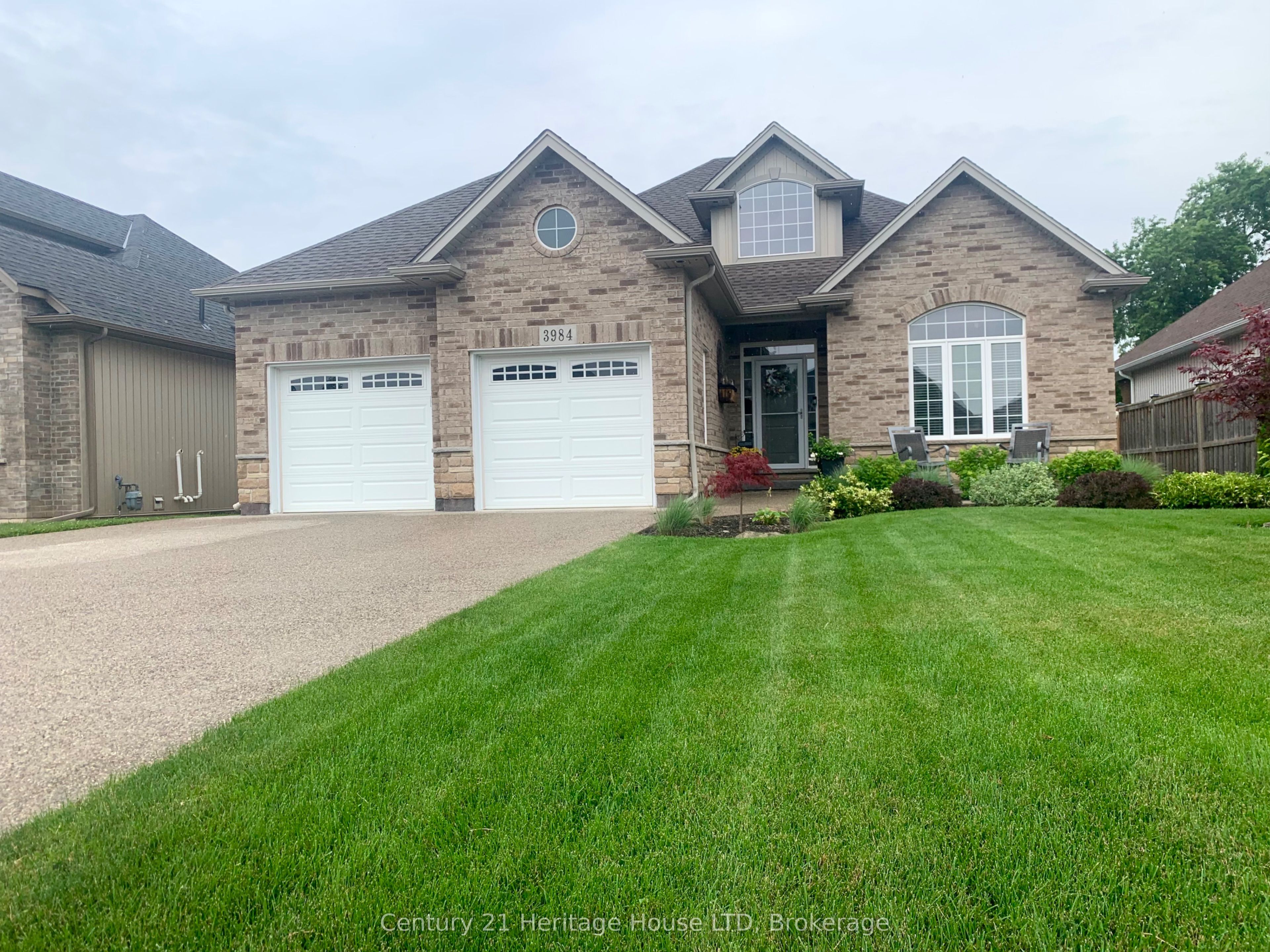 3984 VILLAGE CREEK Drive, Fort Erie, ON L0S 1S0 photo 2