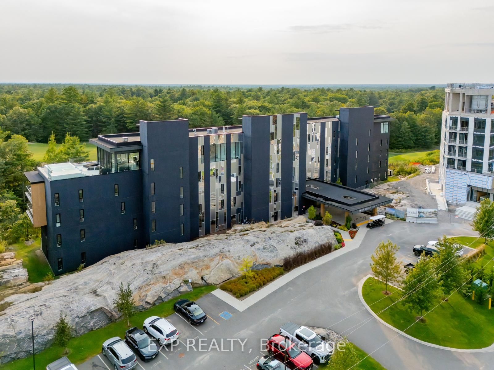 120 Carrick Trail 102, Gravenhurst, ON P1P 0B6