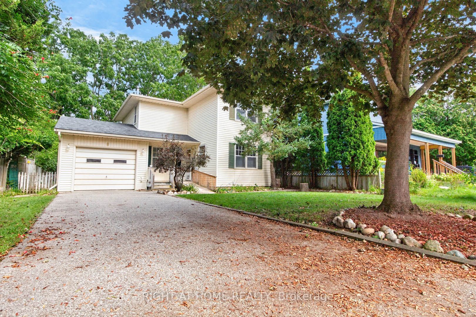 8 Amelia Street, Brant, ON N3L 1Z3 photo 2