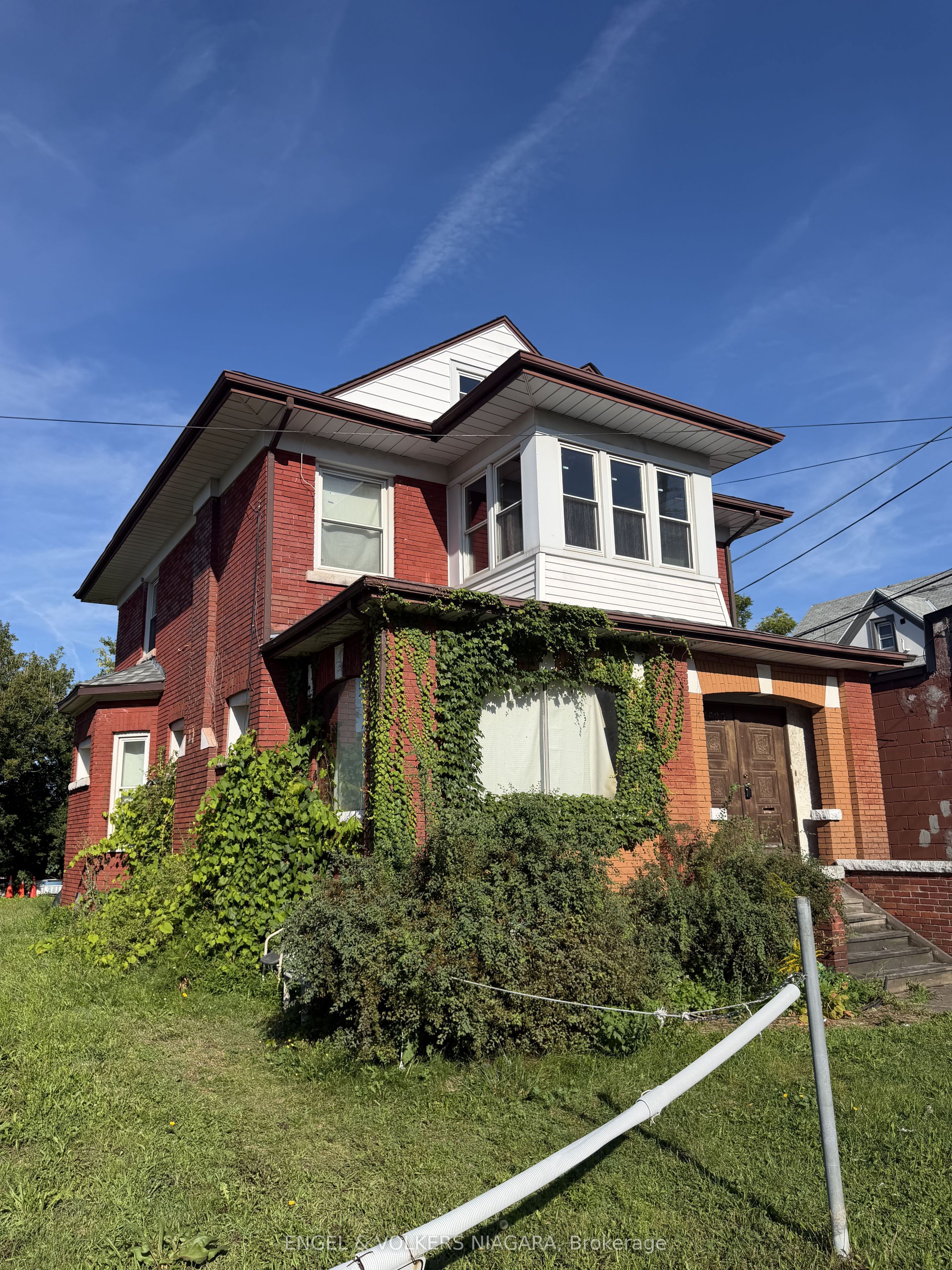 4689 W Crysler Avenue, Niagara Falls, ON L2E 3V7
