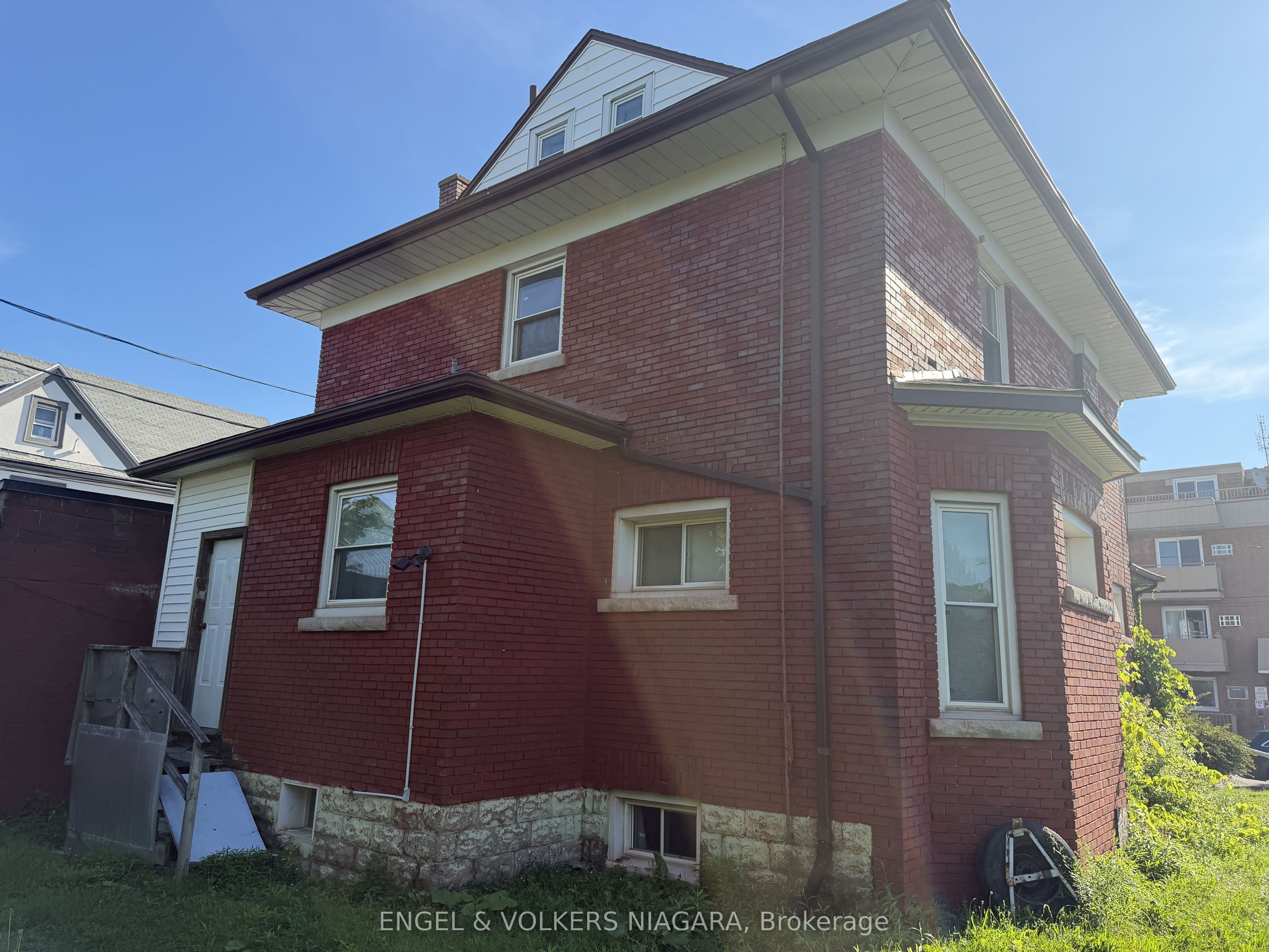 4689 W Crysler Avenue, Niagara Falls, ON L2E 3V7 photo 3