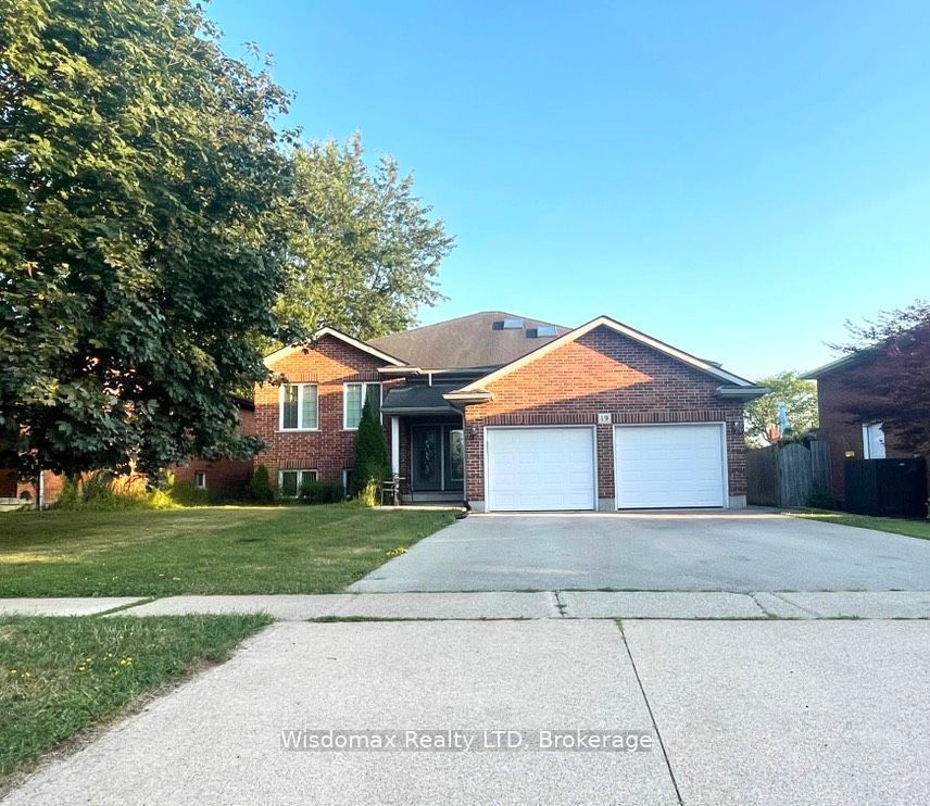 19 CHAPEL HILL Crescent, Welland, ON L3C 6P9
