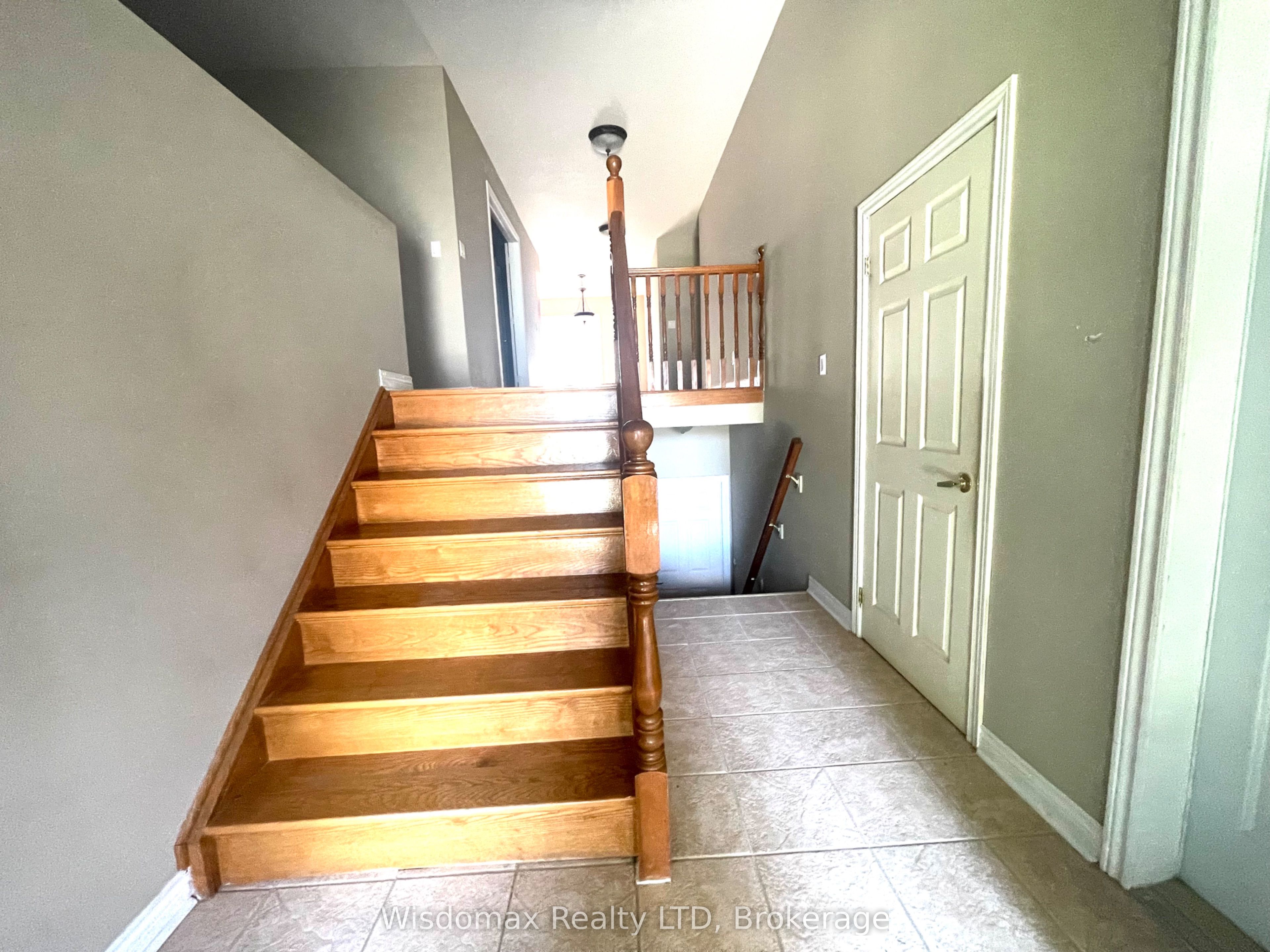 19 CHAPEL HILL Crescent, Welland, ON L3C 6P9 photo 2