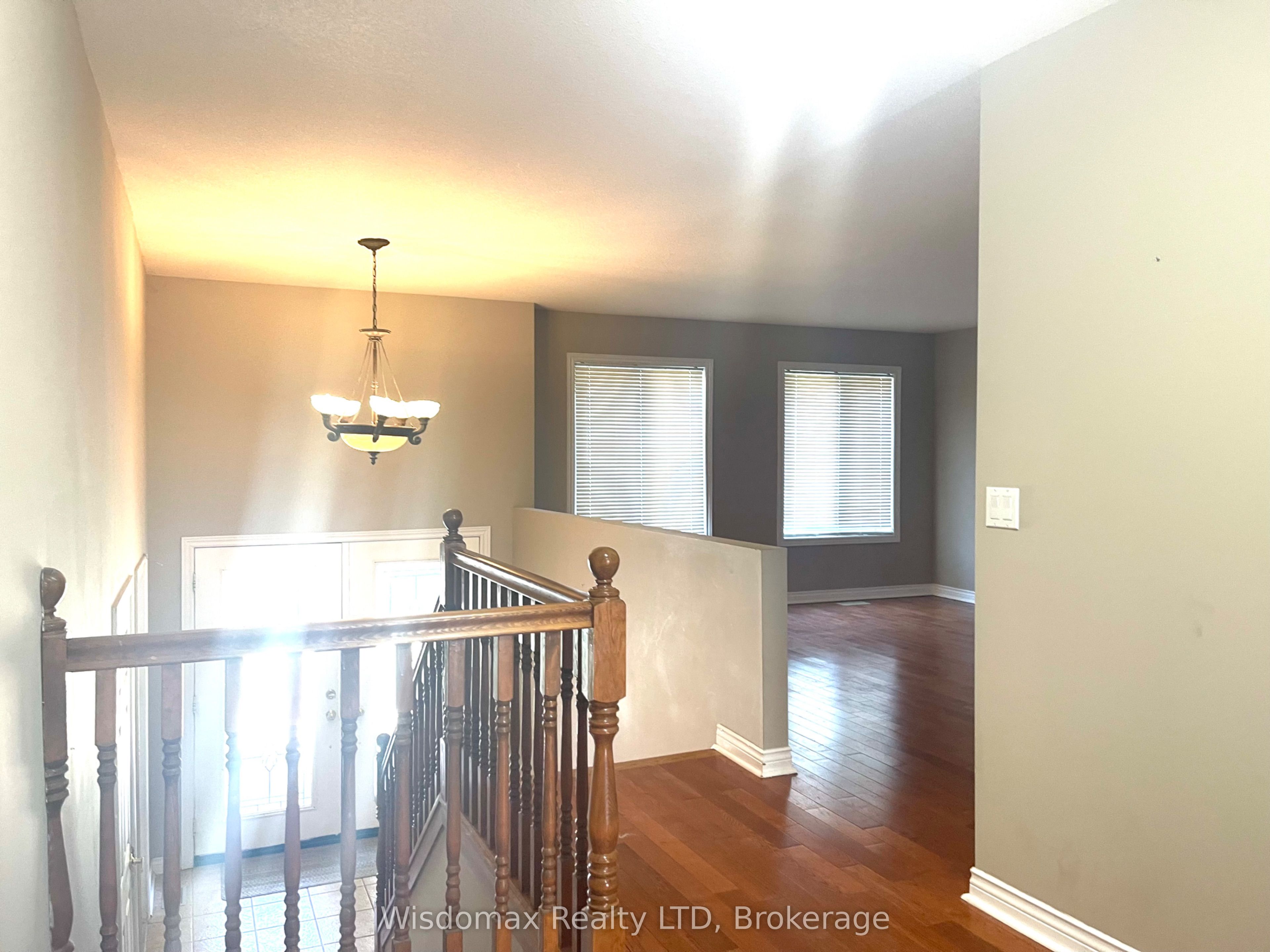 19 CHAPEL HILL Crescent, Welland, ON L3C 6P9 photo 3
