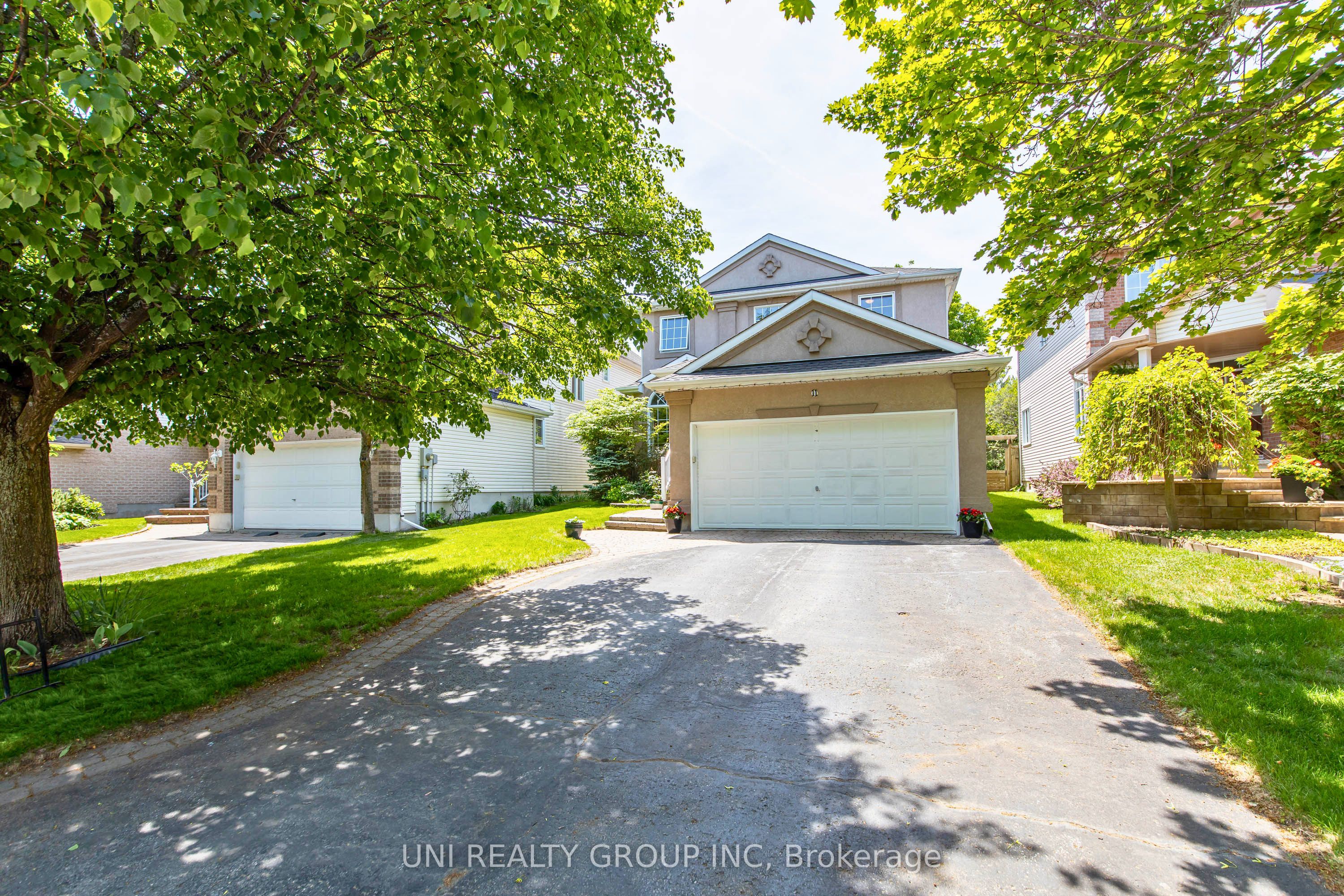 11 LANGFORD Crescent, Kanata, ON K2K 2N4
