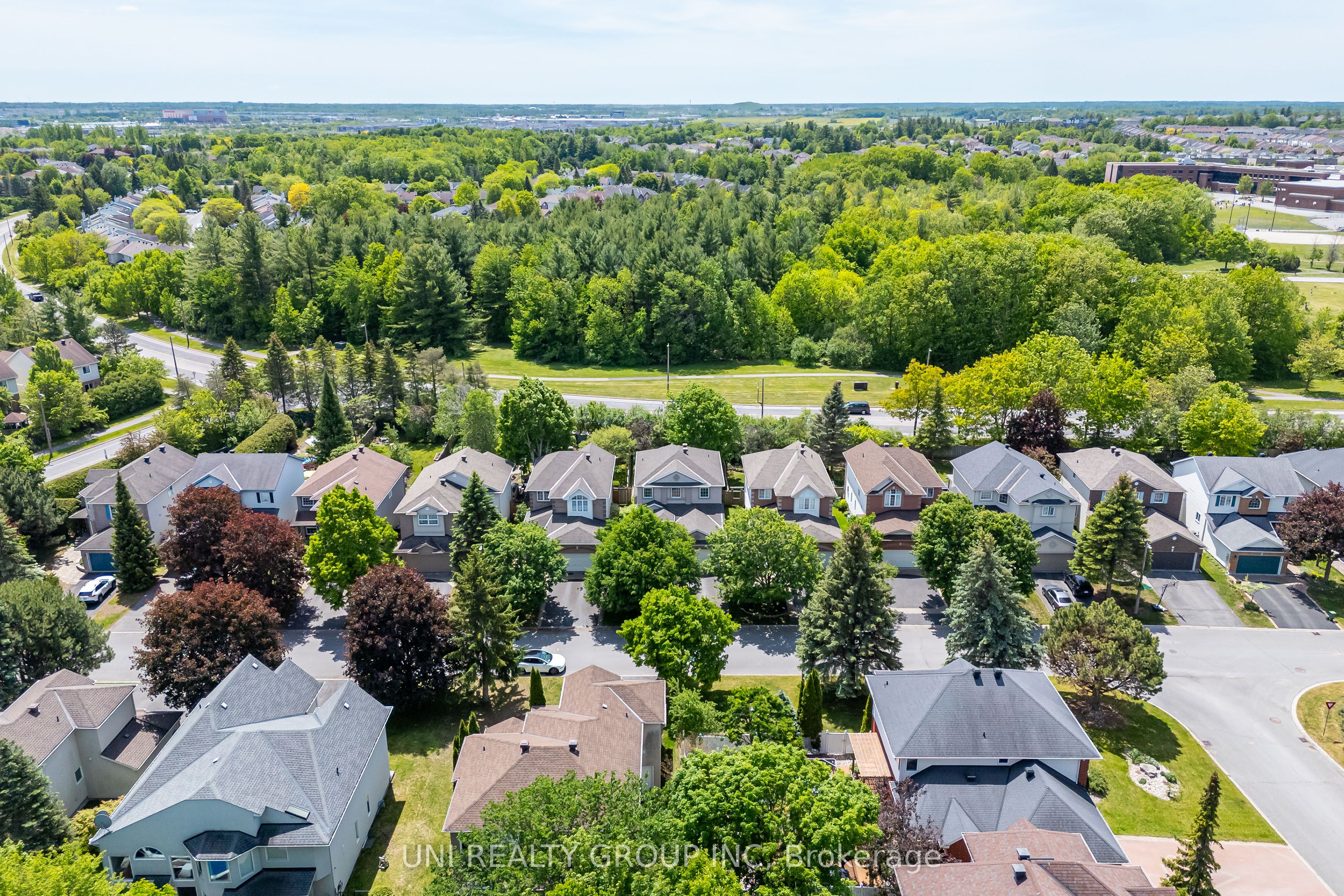 11 LANGFORD Crescent, Kanata, ON K2K 2N4 photo 3