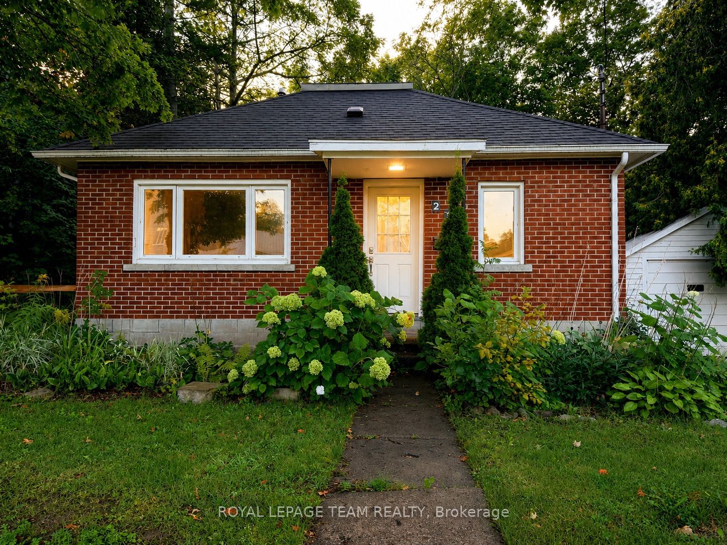 218 Fraser Street, Pembroke, ON K8A 1X5 photo 3