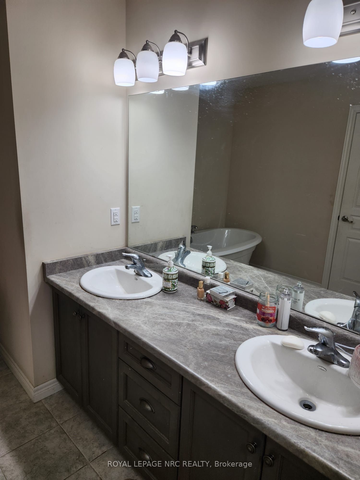 40 Elderberry Road, Thorold, ON L2V 0E7 photo 3