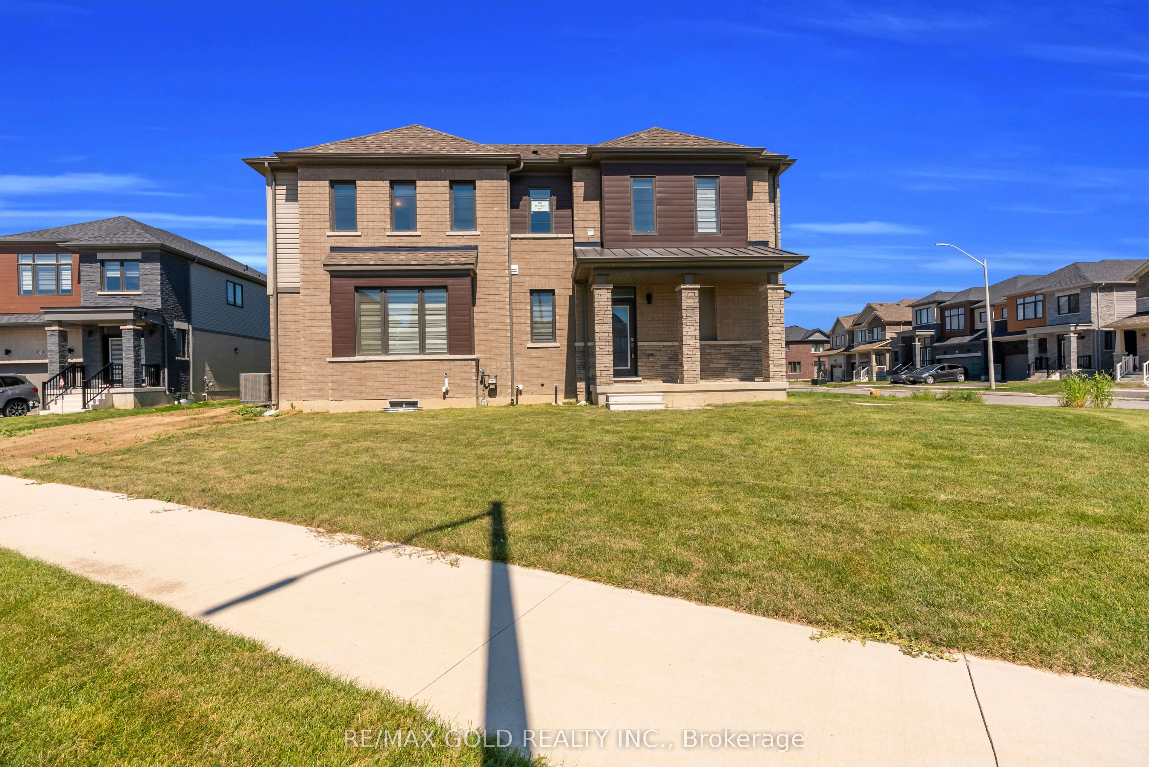 25 Heritage Way, Thorold, ON L2V 0N9 photo 2