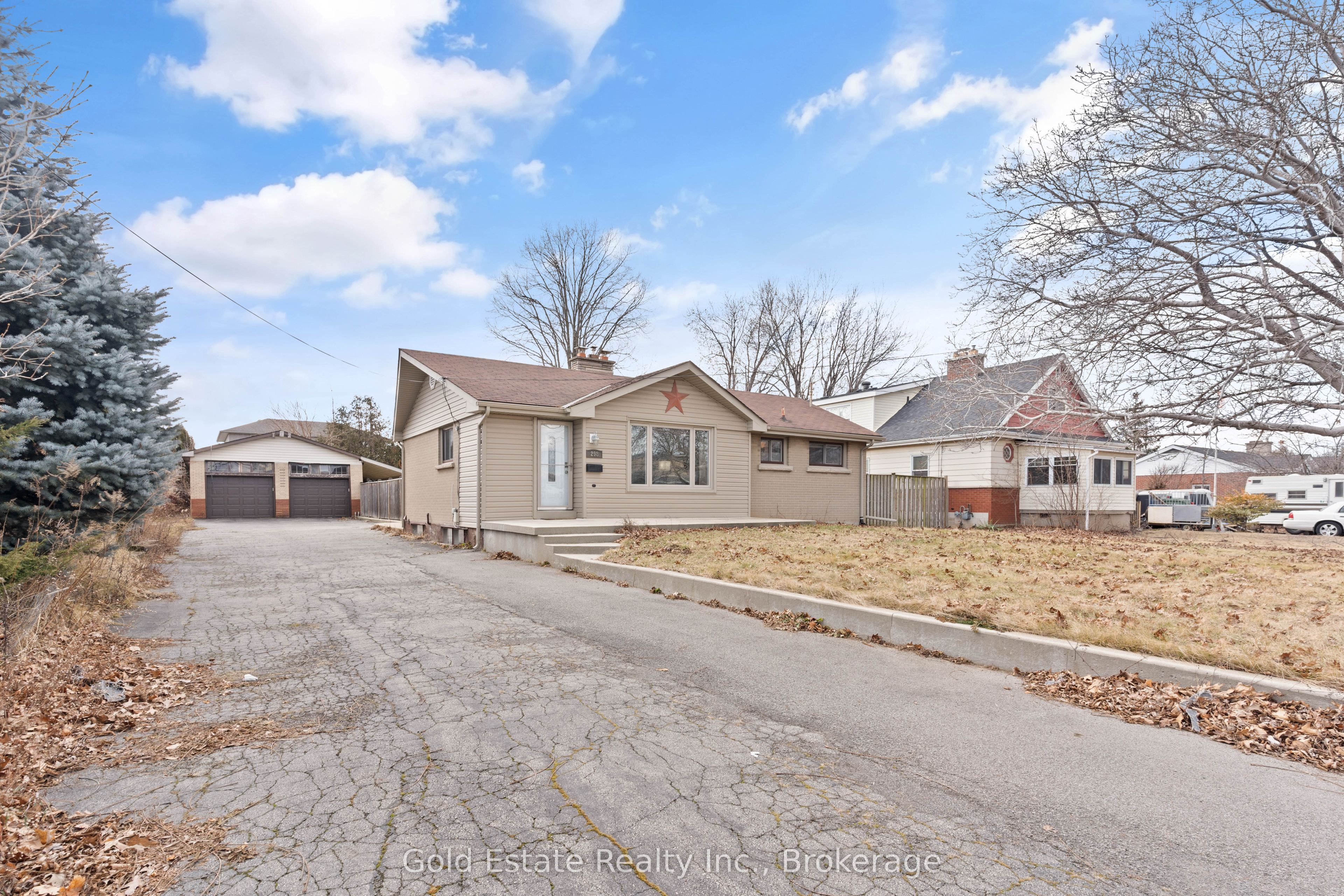 298 Barton Street, Hamilton, ON L8E 2K6 photo 3