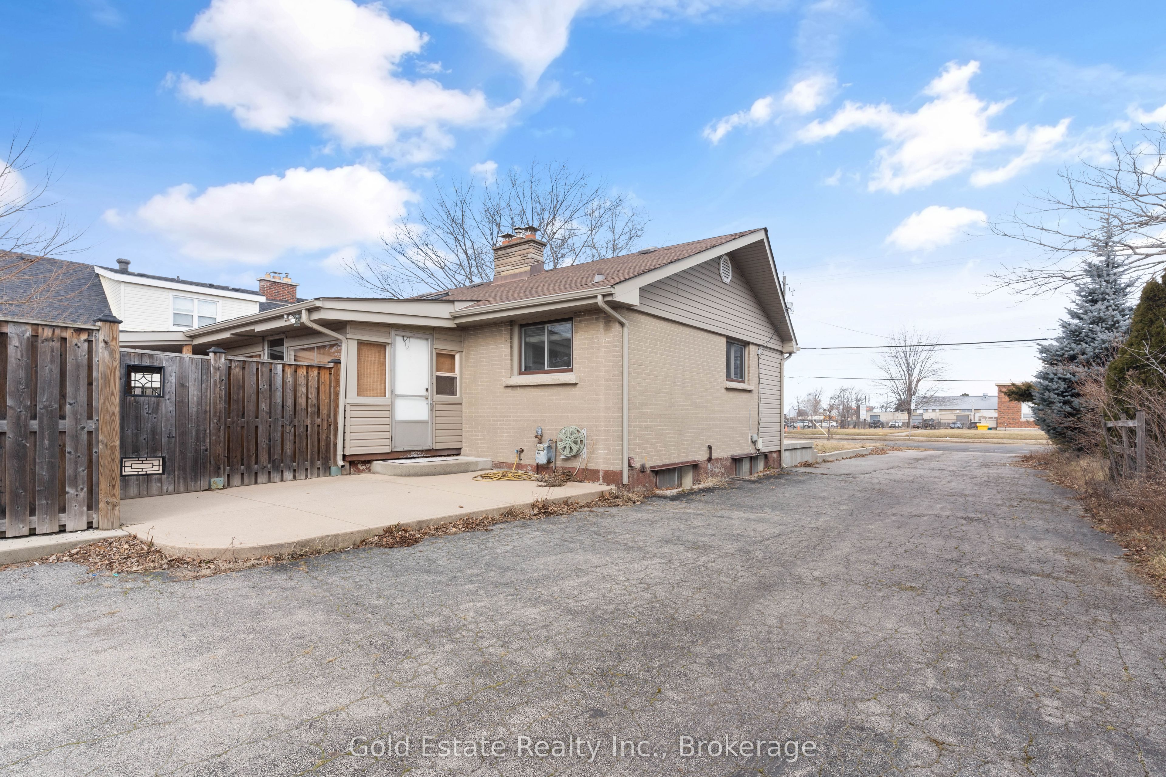 298 Barton Street, Hamilton, ON L8E 2K6 photo 5