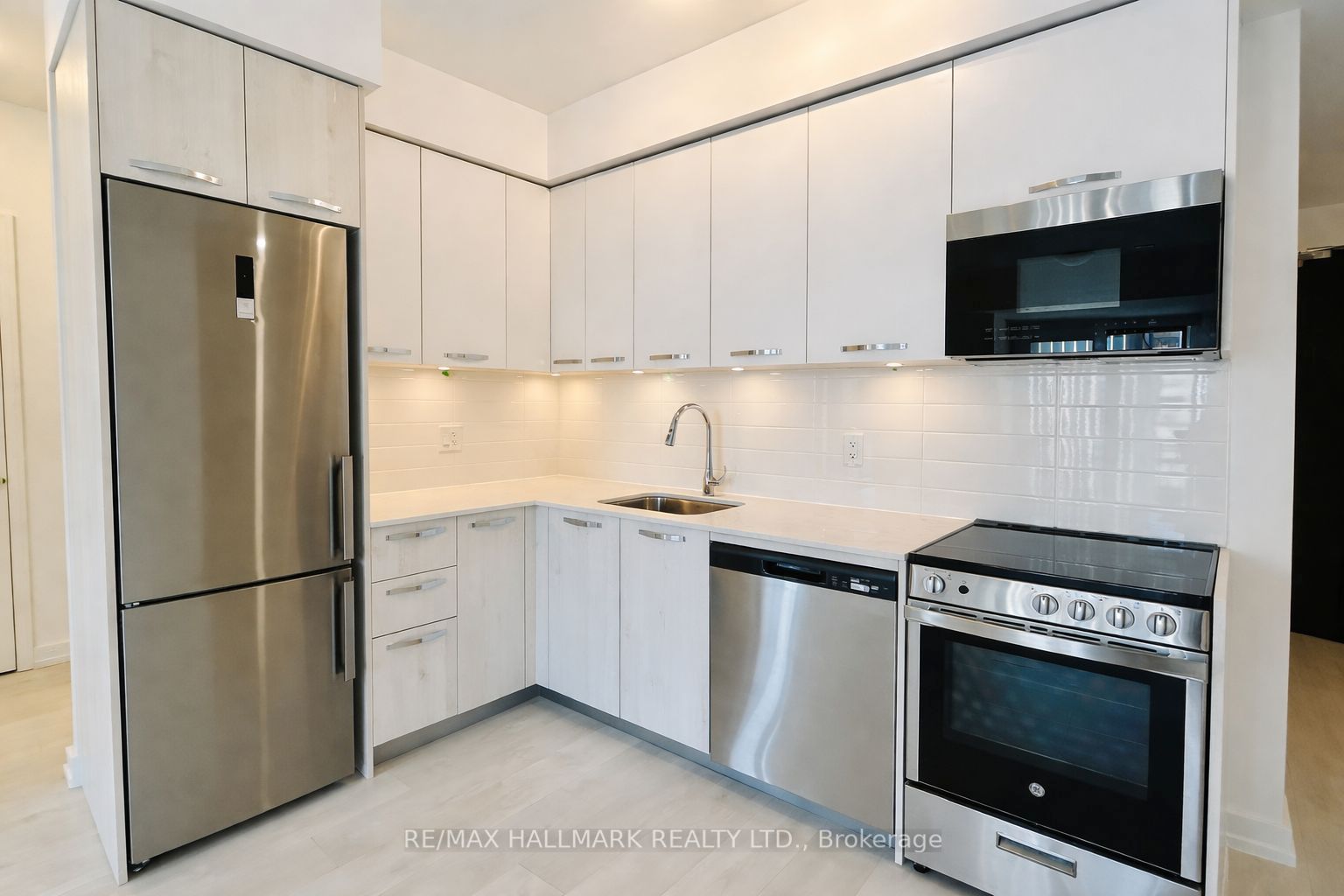 75 James Street S 713, Hamilton, ON L8P 2Y9 photo 2