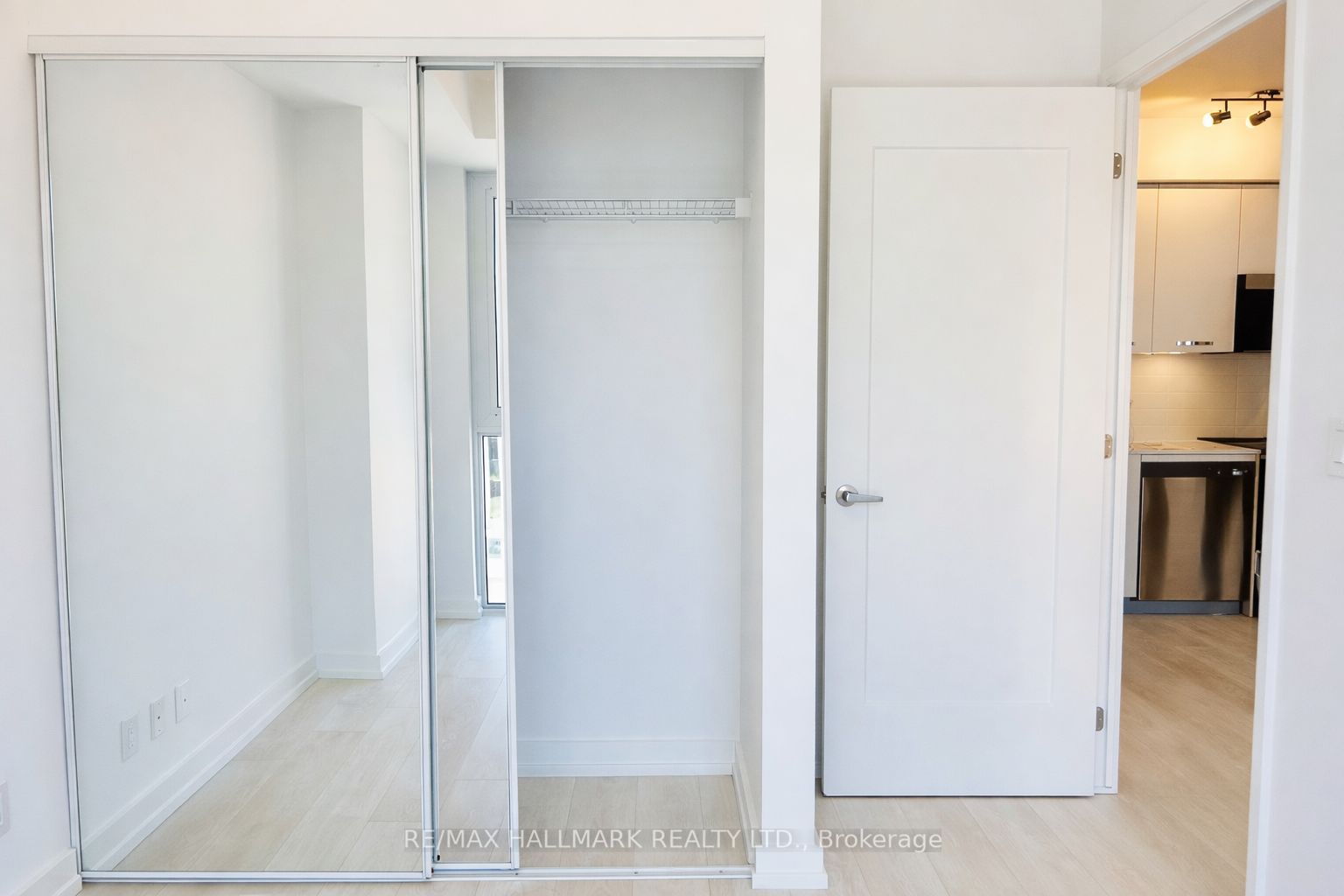 75 James Street S 713, Hamilton, ON L8P 2Y9 photo 4