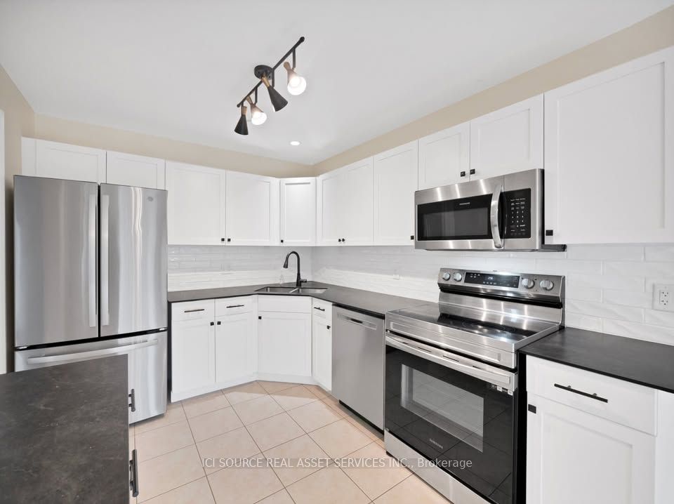 174 Mcbride Avenue, St. Catharines, ON L2S 4E3 photo 2