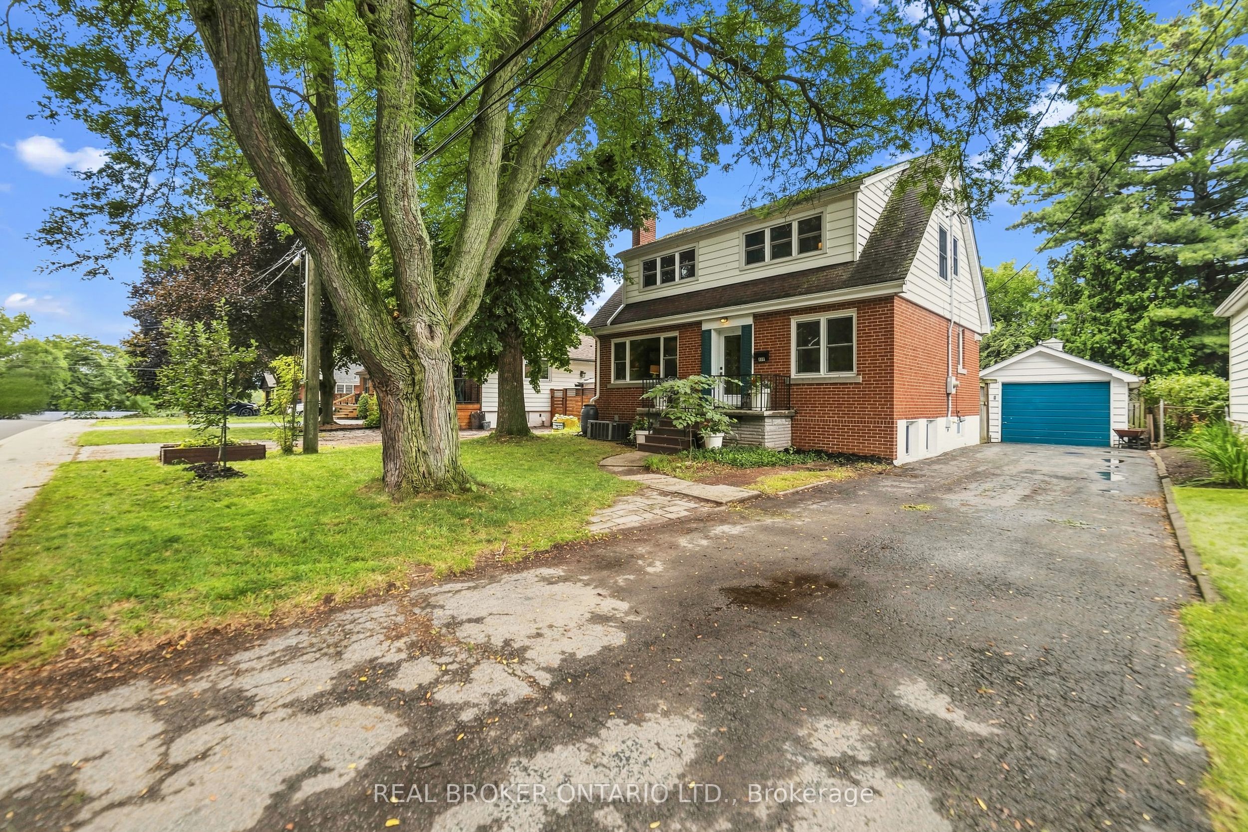 177 York Road, Hamilton, ON L9H 1M8 photo 2