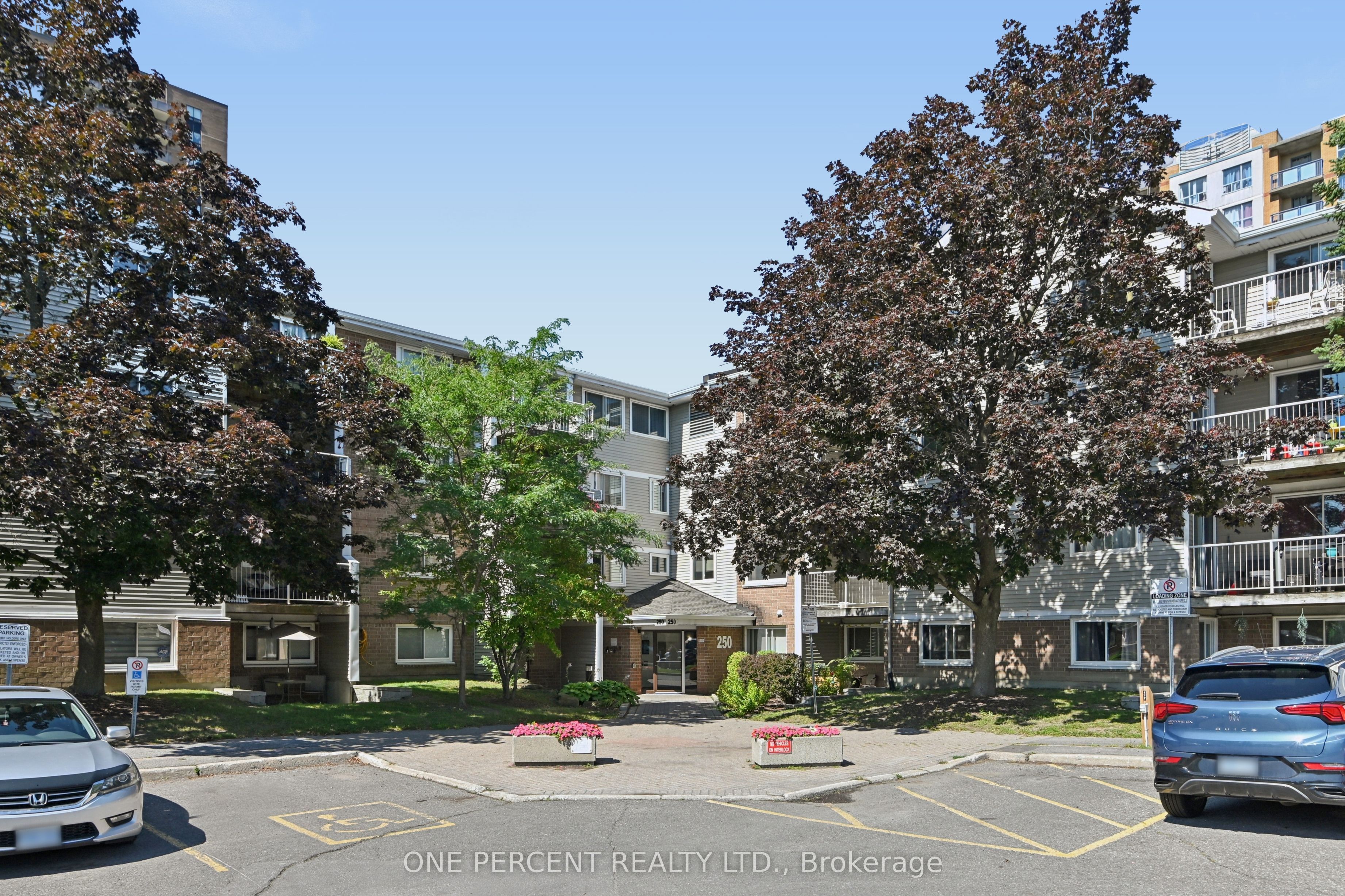 250 Brittany Drive 204, Manor Park - Cardinal Glen and Area, ON K1K 4M1