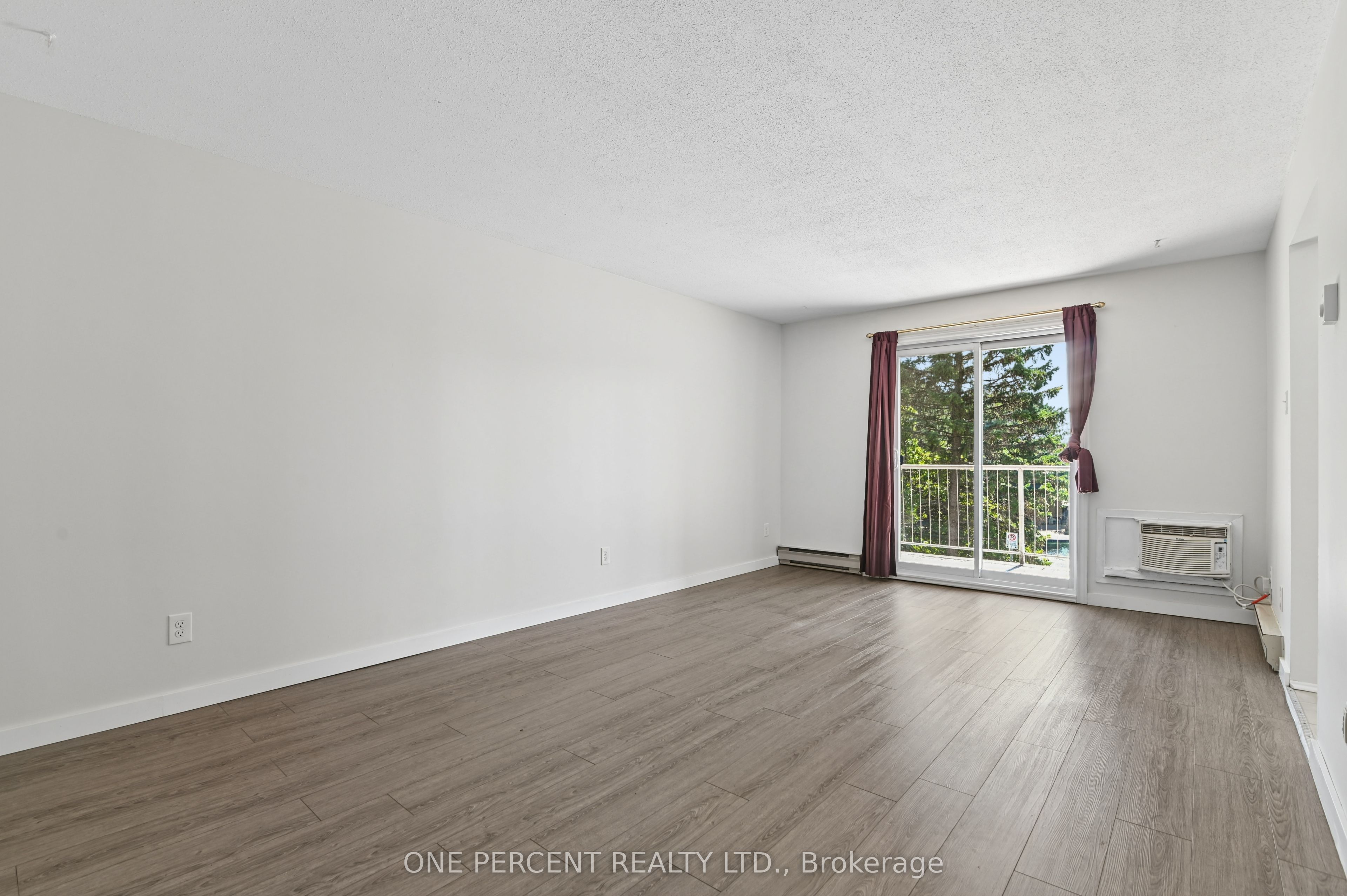250 Brittany Drive 204, Manor Park - Cardinal Glen and Area, ON K1K 4M1 photo 5