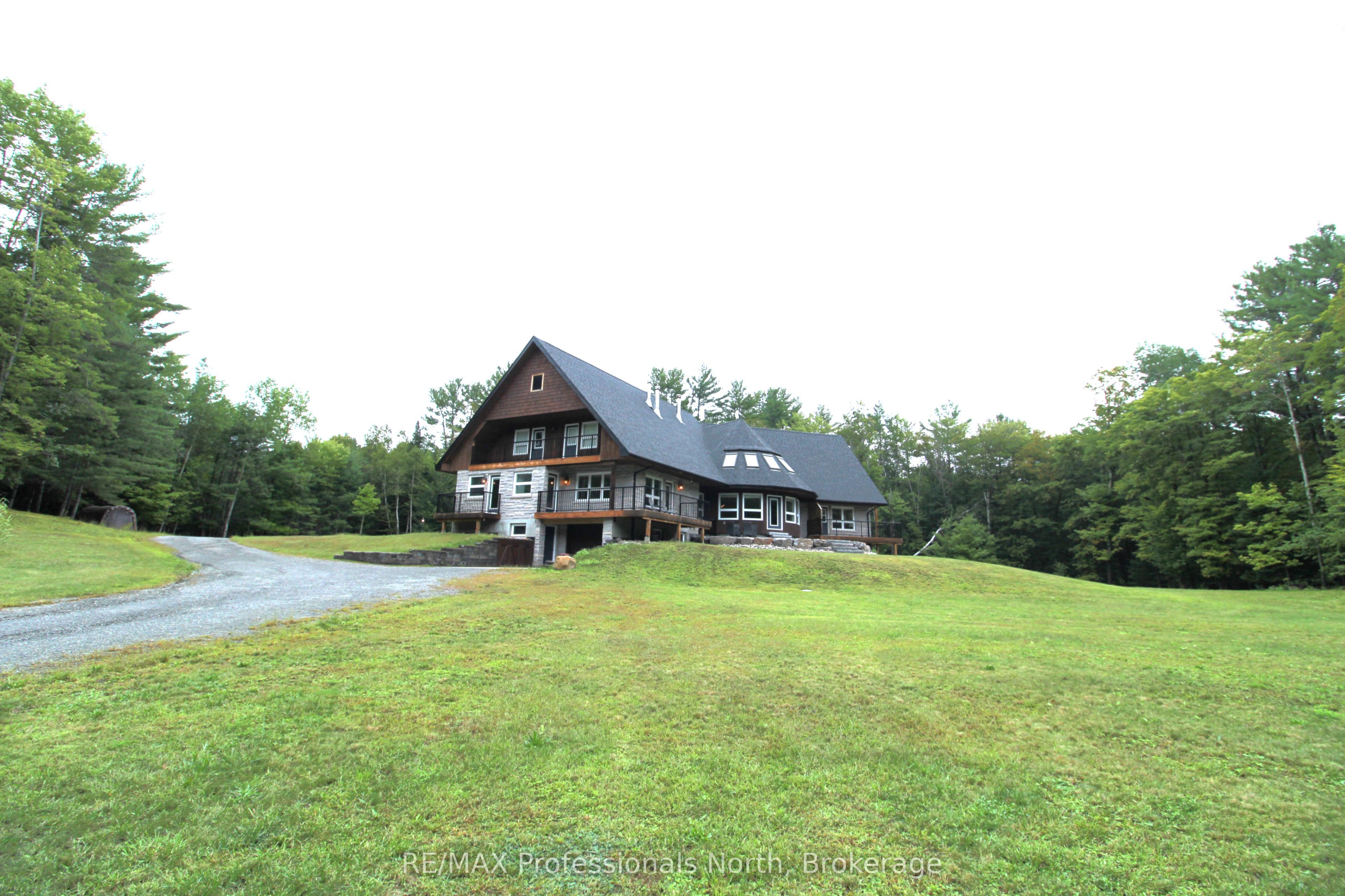 1196 Ravenscliffe Road, Huntsville, ON P1H 0J3