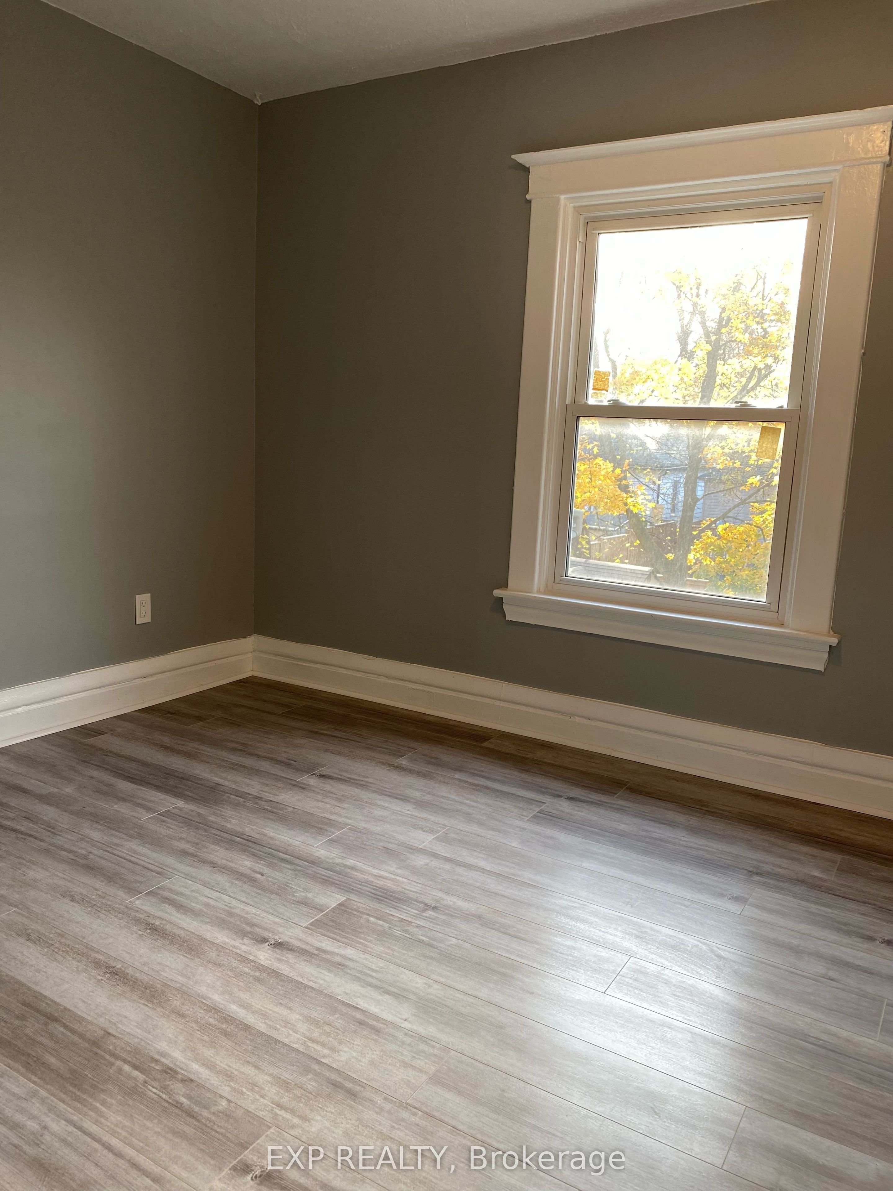 104 Lowell Avenue UPPER LEVEL, St. Catharines, ON L2R 2E2 photo 5
