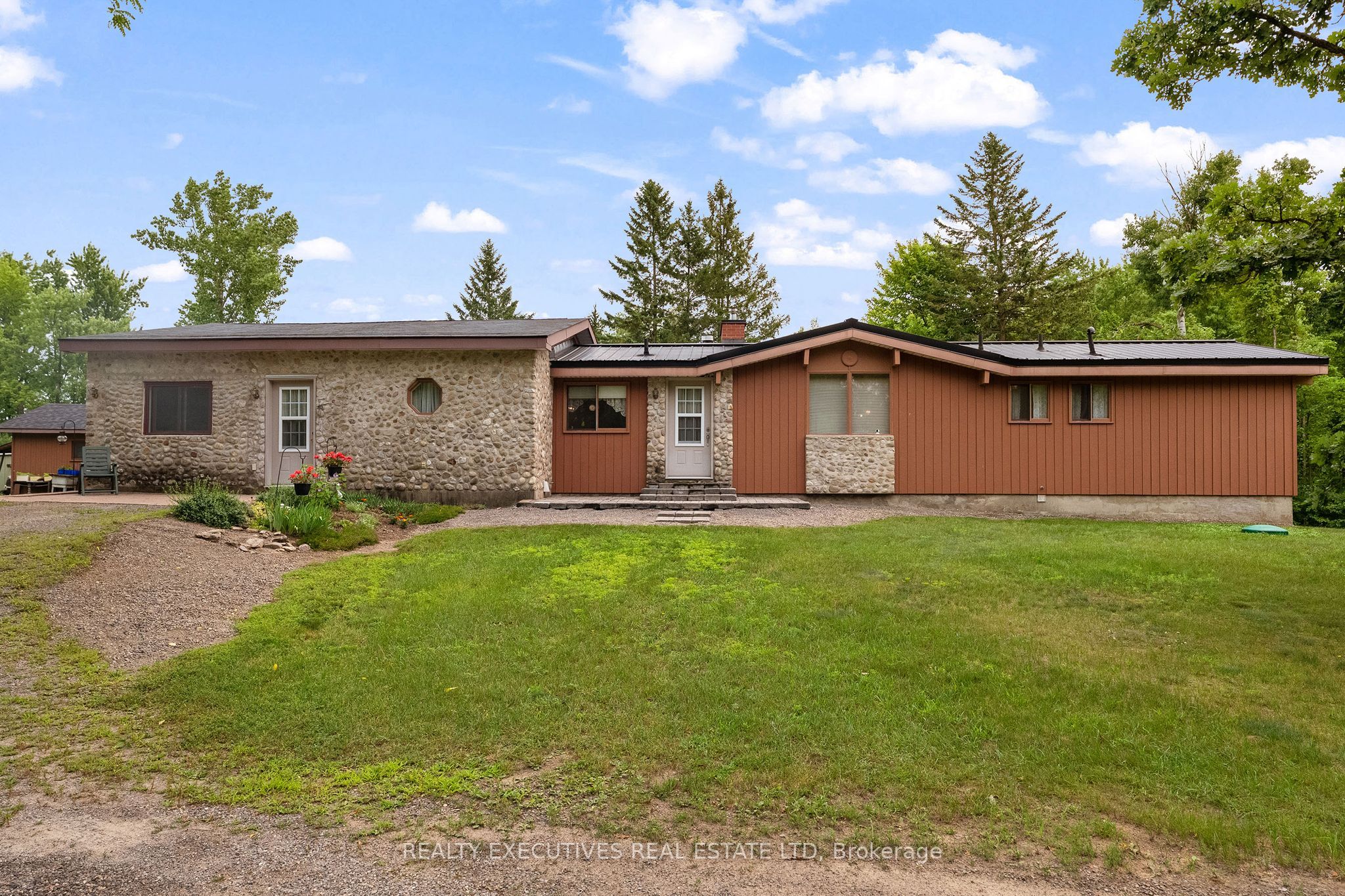 785 Boundary Road, North Dundas, ON K0E 1S0 photo 2