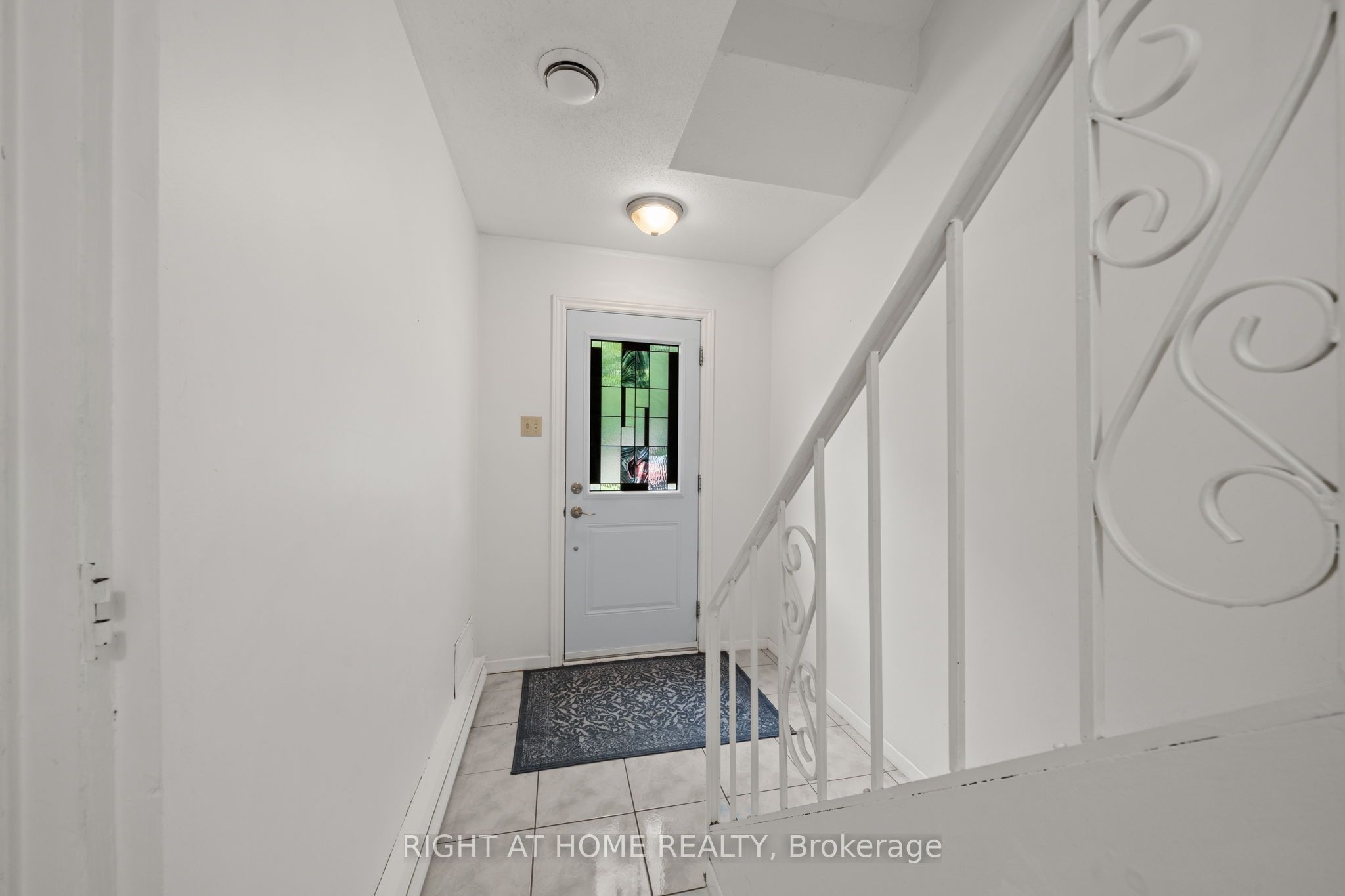 9 Marco Lane, Glebe - Ottawa East and Area, ON K1S 5A1 photo 2