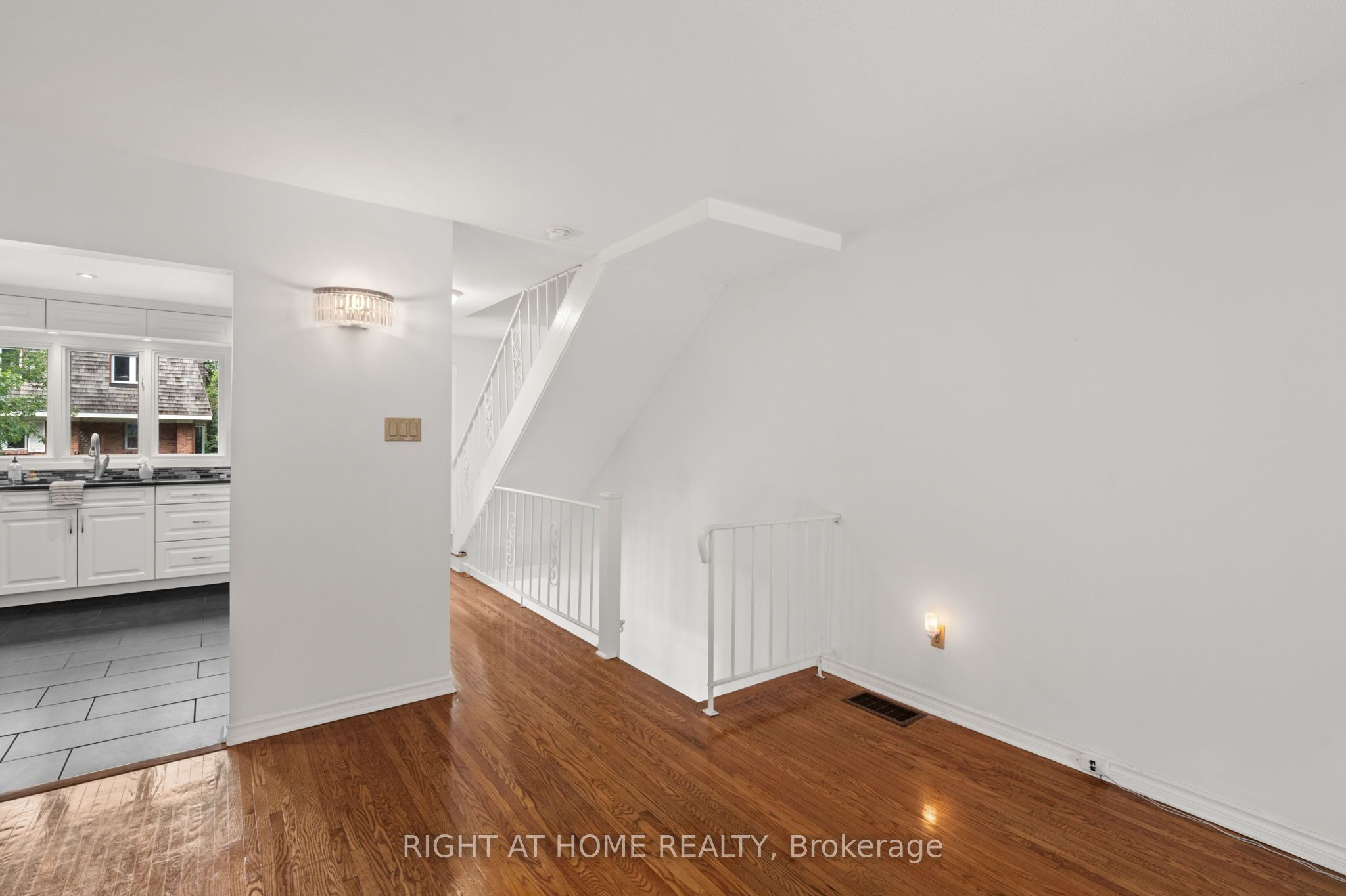 9 Marco Lane, Glebe - Ottawa East and Area, ON K1S 5A1 photo 3