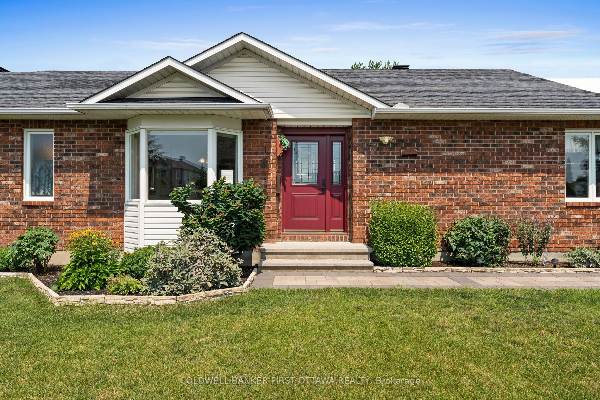 1170 Ambercrest Street, Cyrville - Carson Grove - Pineview, ON K1J 1B2 photo 4