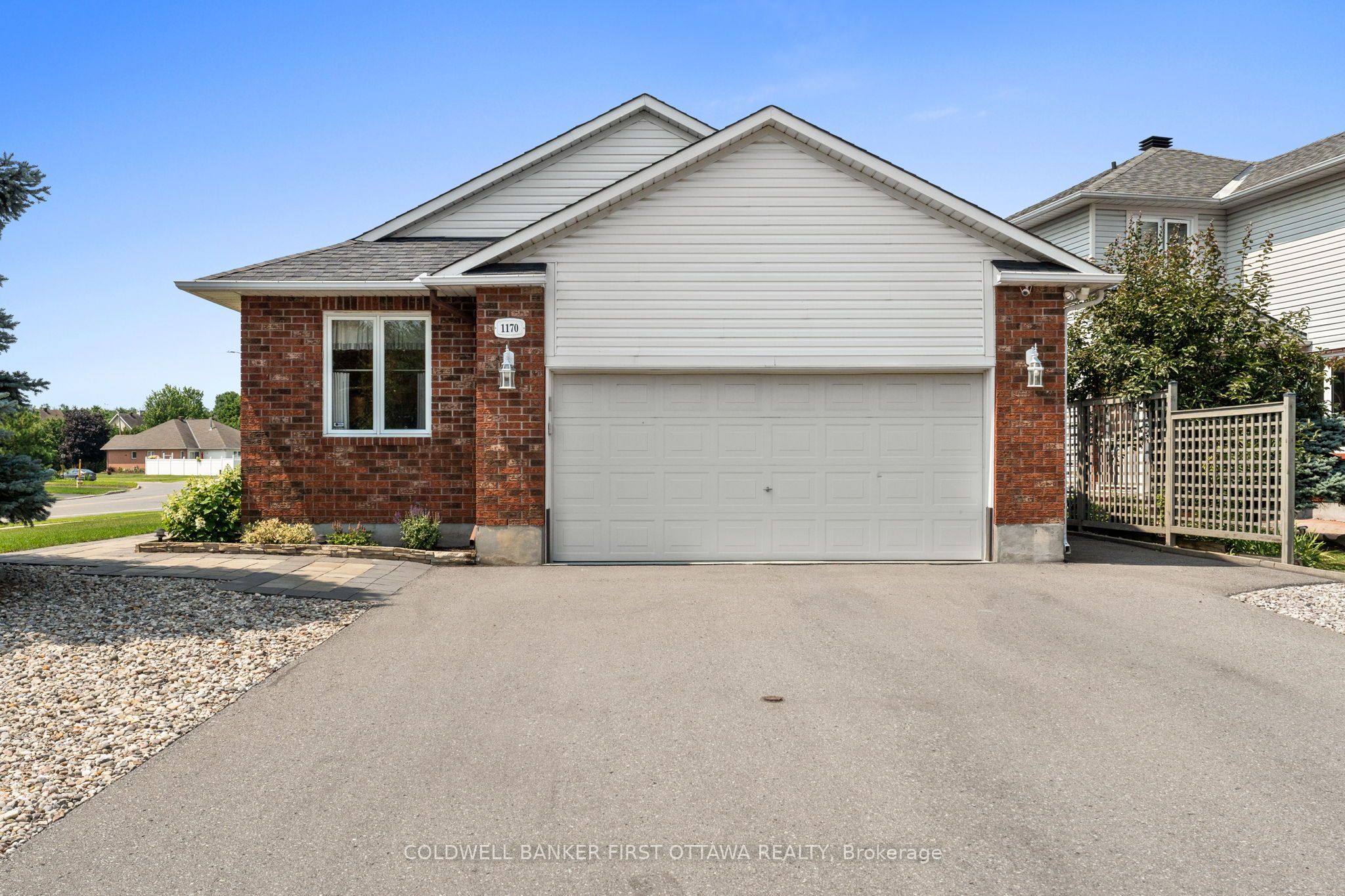 1170 Ambercrest Street, Cyrville - Carson Grove - Pineview, ON K1J 1B2 photo 5