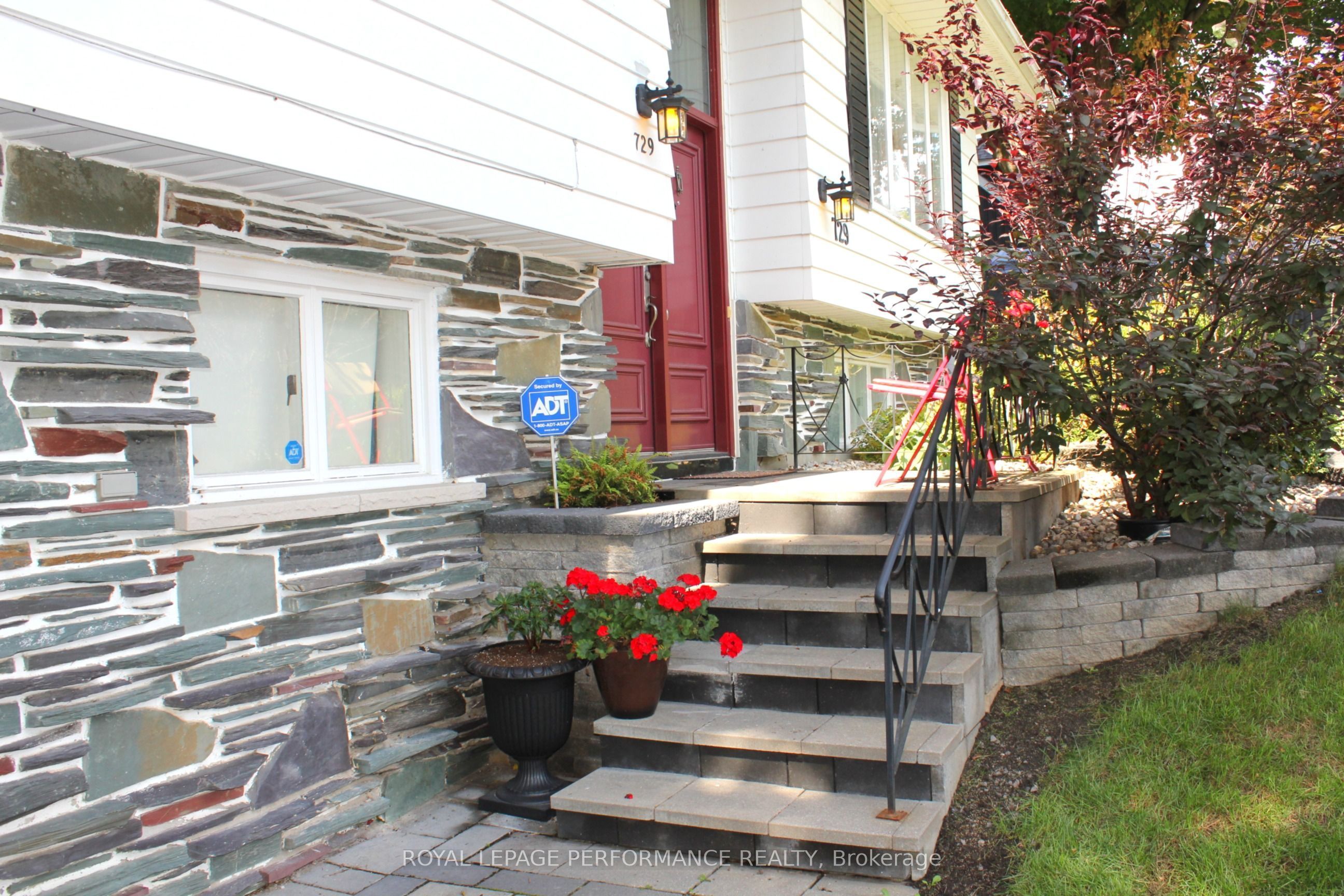 729 Iroquois Drive, Cornwall, ON K6H 5C6 photo 3