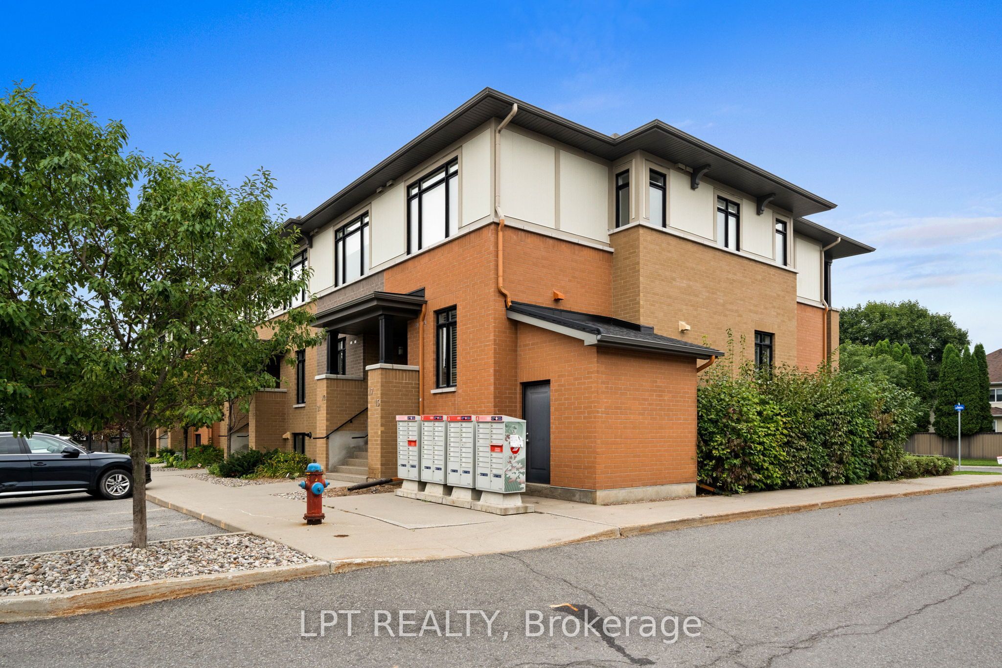 21 Bergeron Private, Orleans - Convent Glen and Area, ON K1C 0C2 photo 5