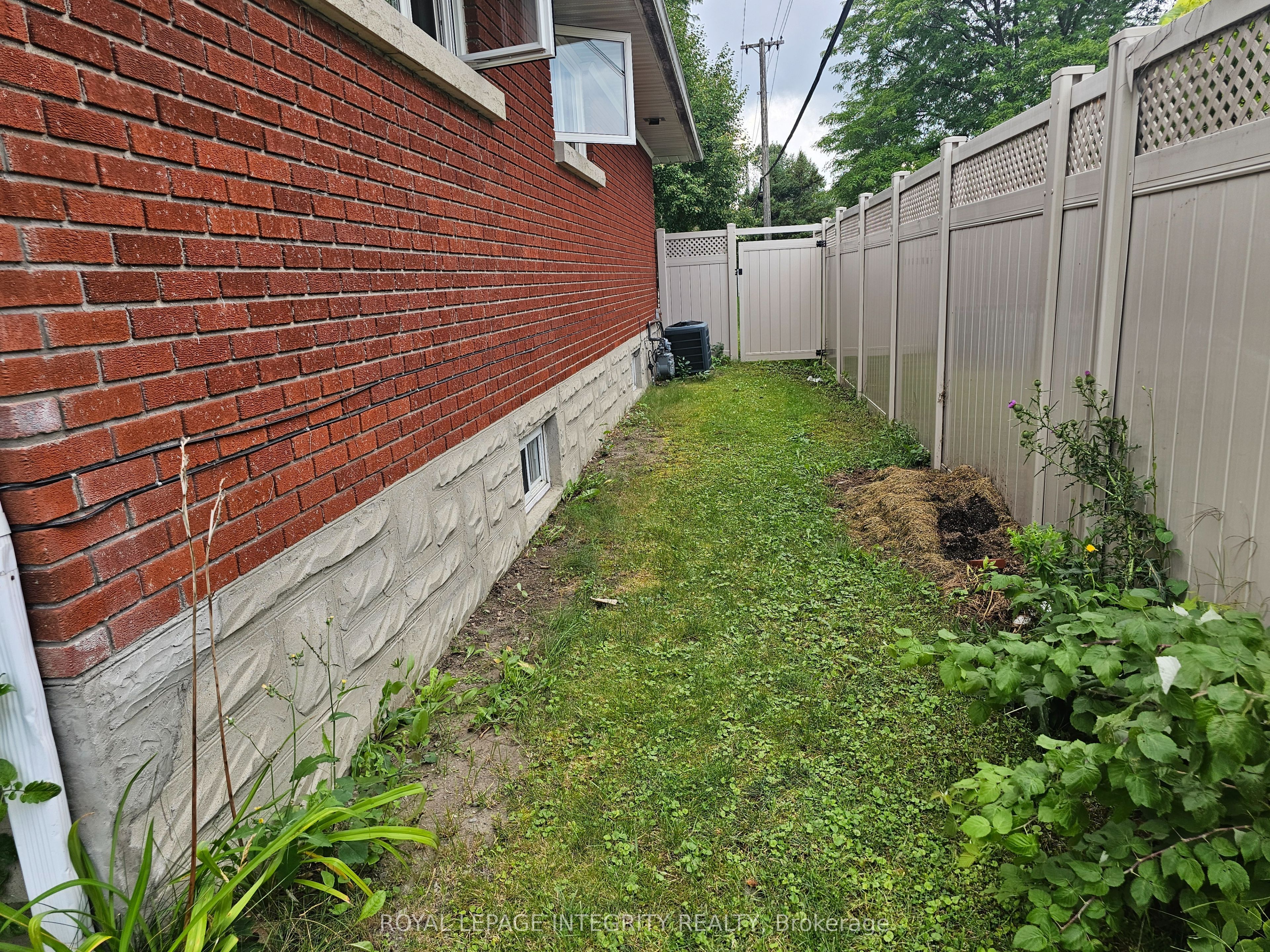2150 Lemay Crescent, Elmvale Acres and Area, ON K1G 2X4 photo 4