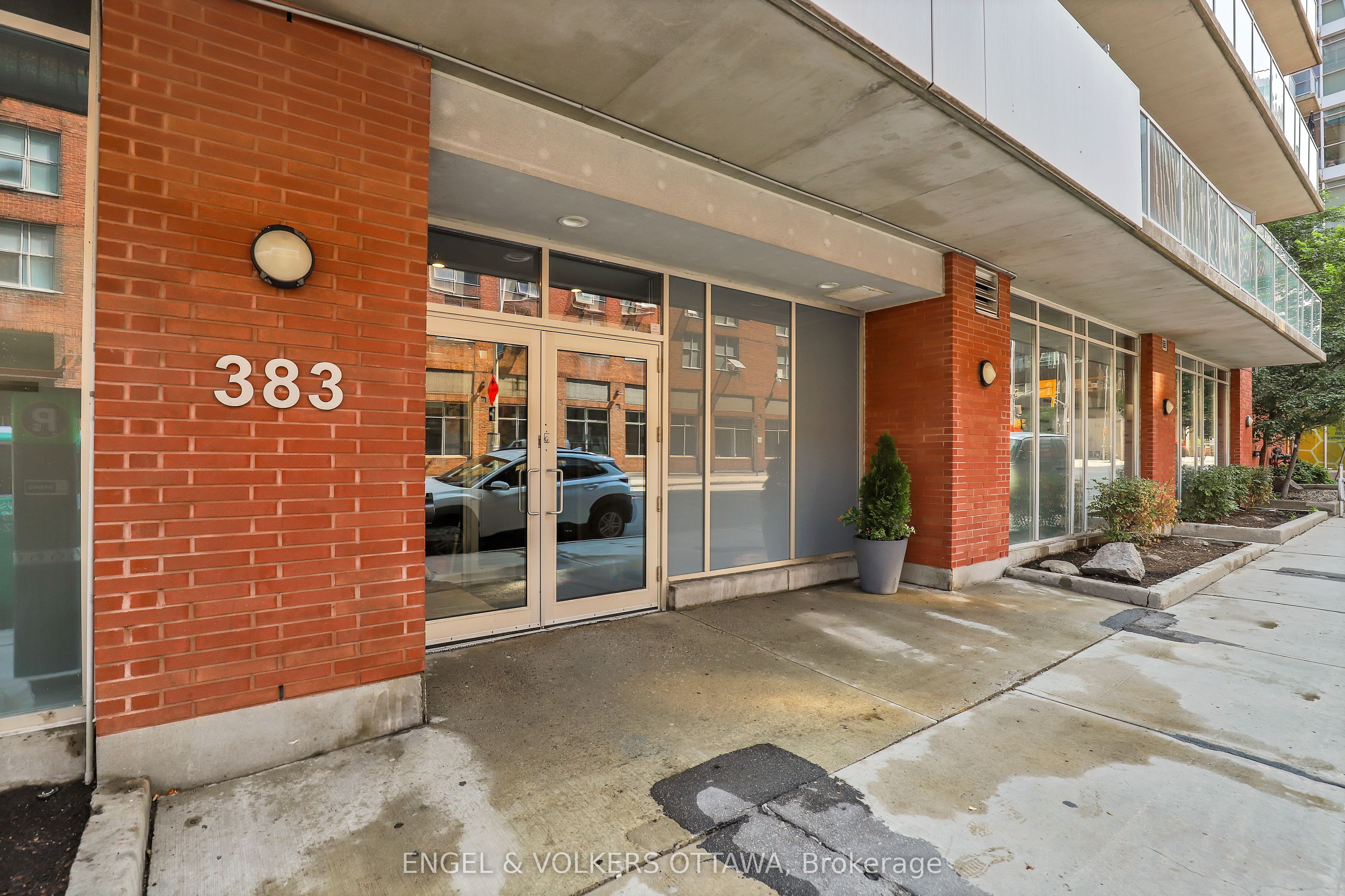 383 Cumberland Street 406, Lower Town - Sandy Hill, ON K1N 1J7 photo 3