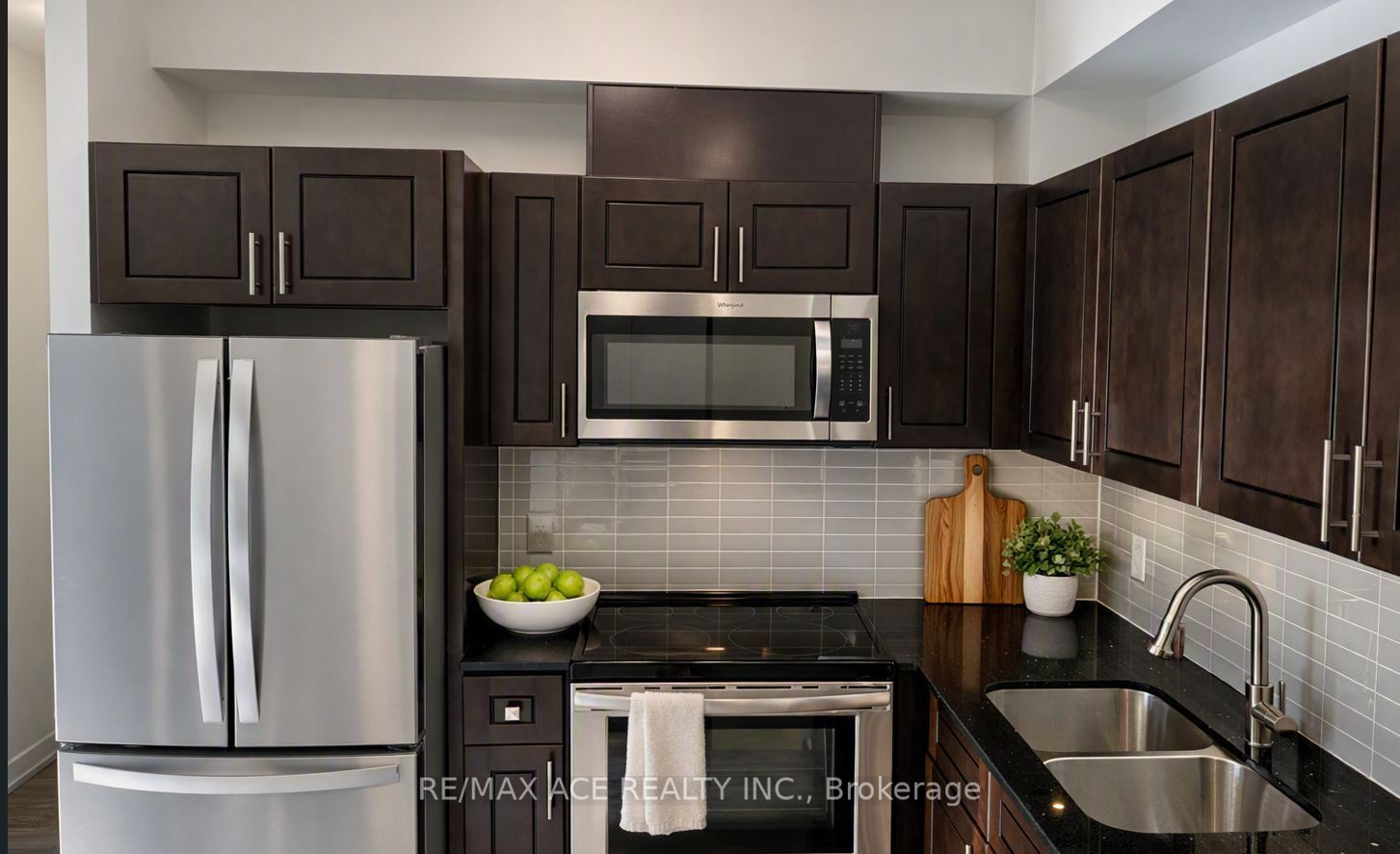128 King Street N 1610, Waterloo, ON N2J 0E8 photo 4