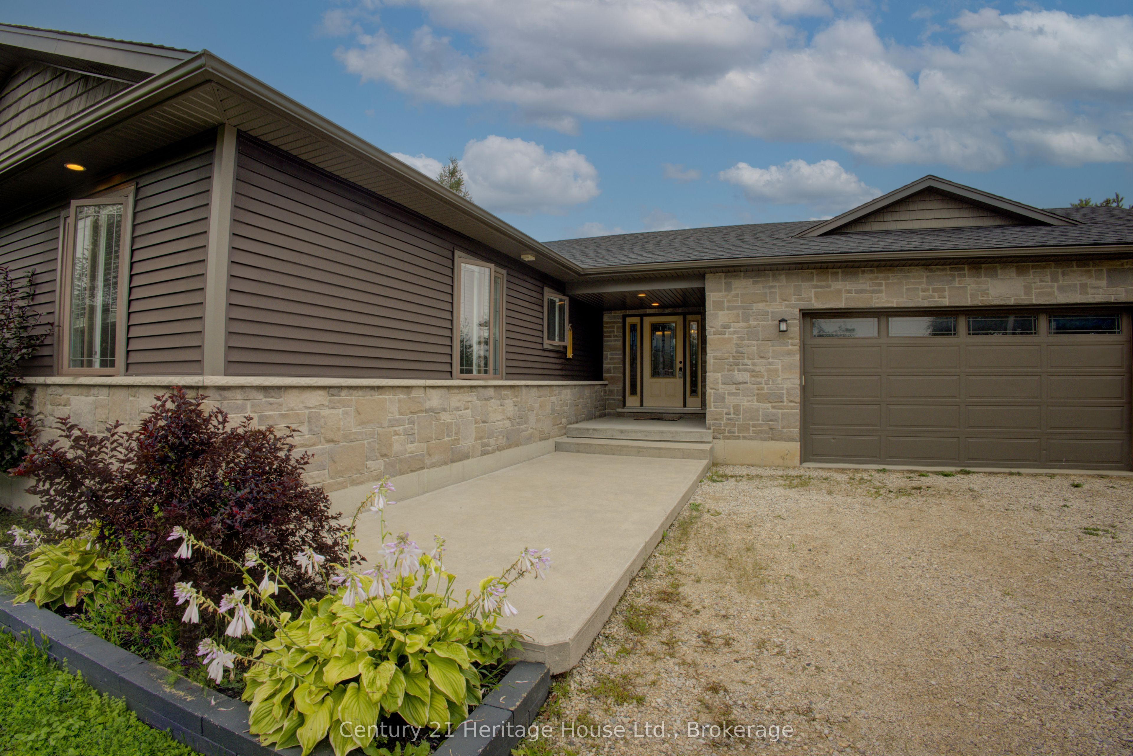 201 Hutton Hill Road, West Grey, ON N0G 1R0 photo 4