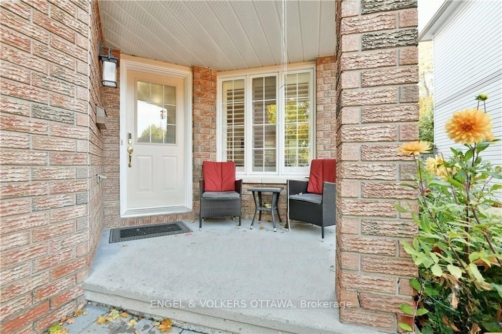 13 Picasso Drive, Hunt Club - South Keys and Area, ON K1G 5S9 photo 2