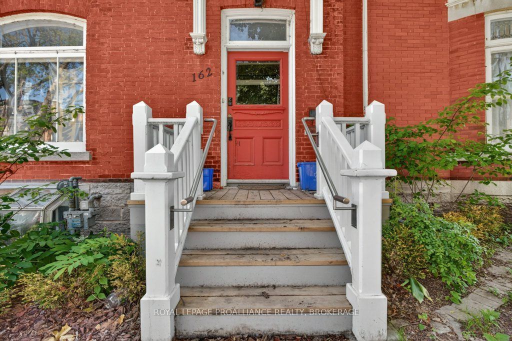 162 Earl Street, Kingston, ON K7L 2H2 photo 2