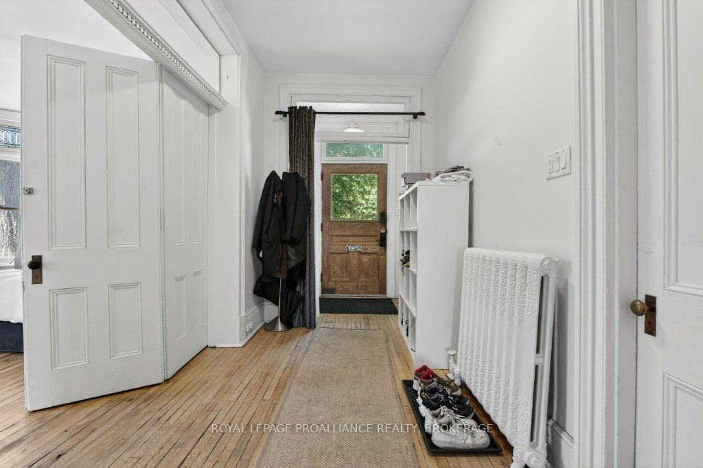 162 Earl Street, Kingston, ON K7L 2H2 photo 3