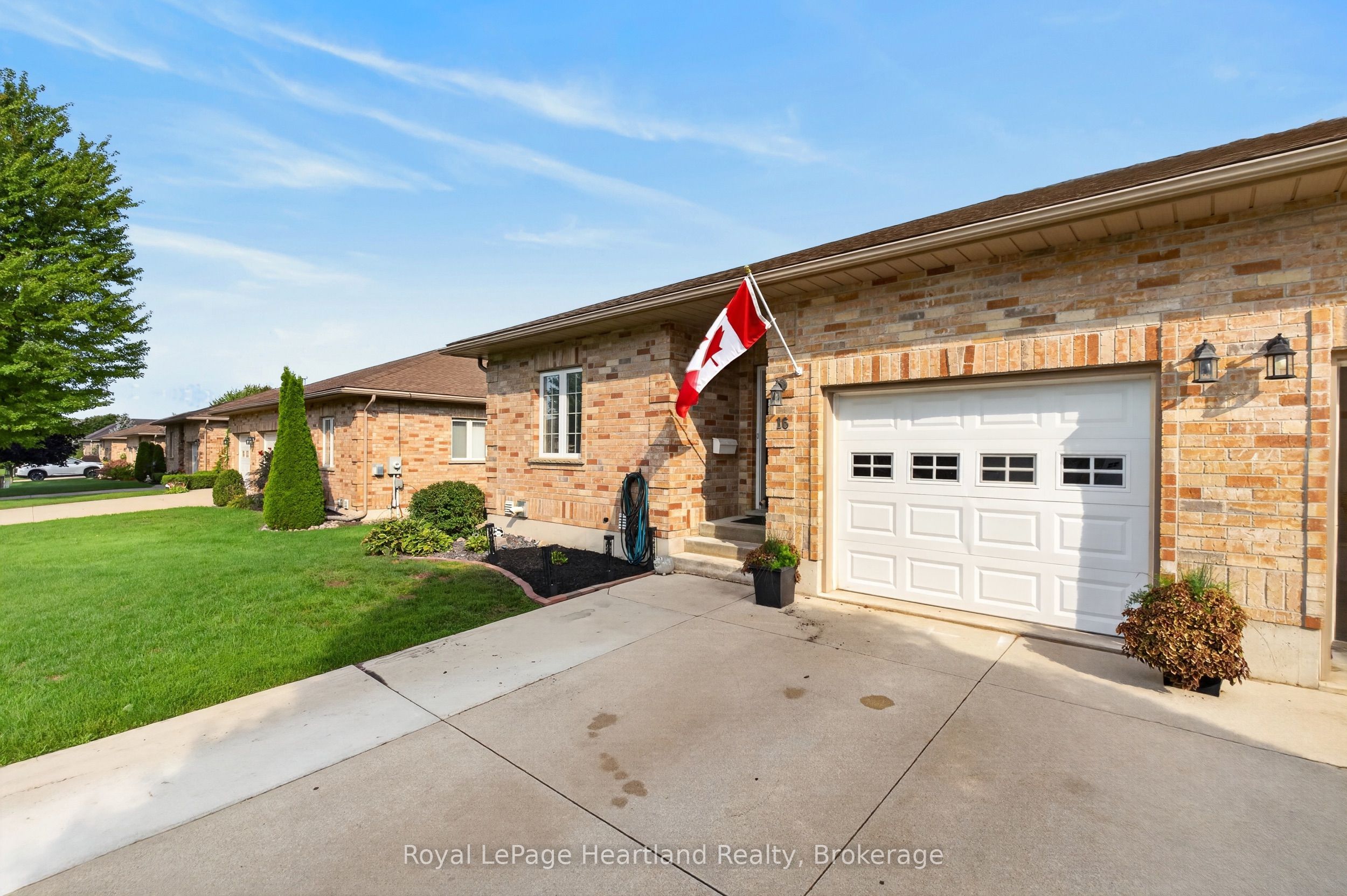 16 Somerset Street, South Huron, ON N0M 1S2 photo 2