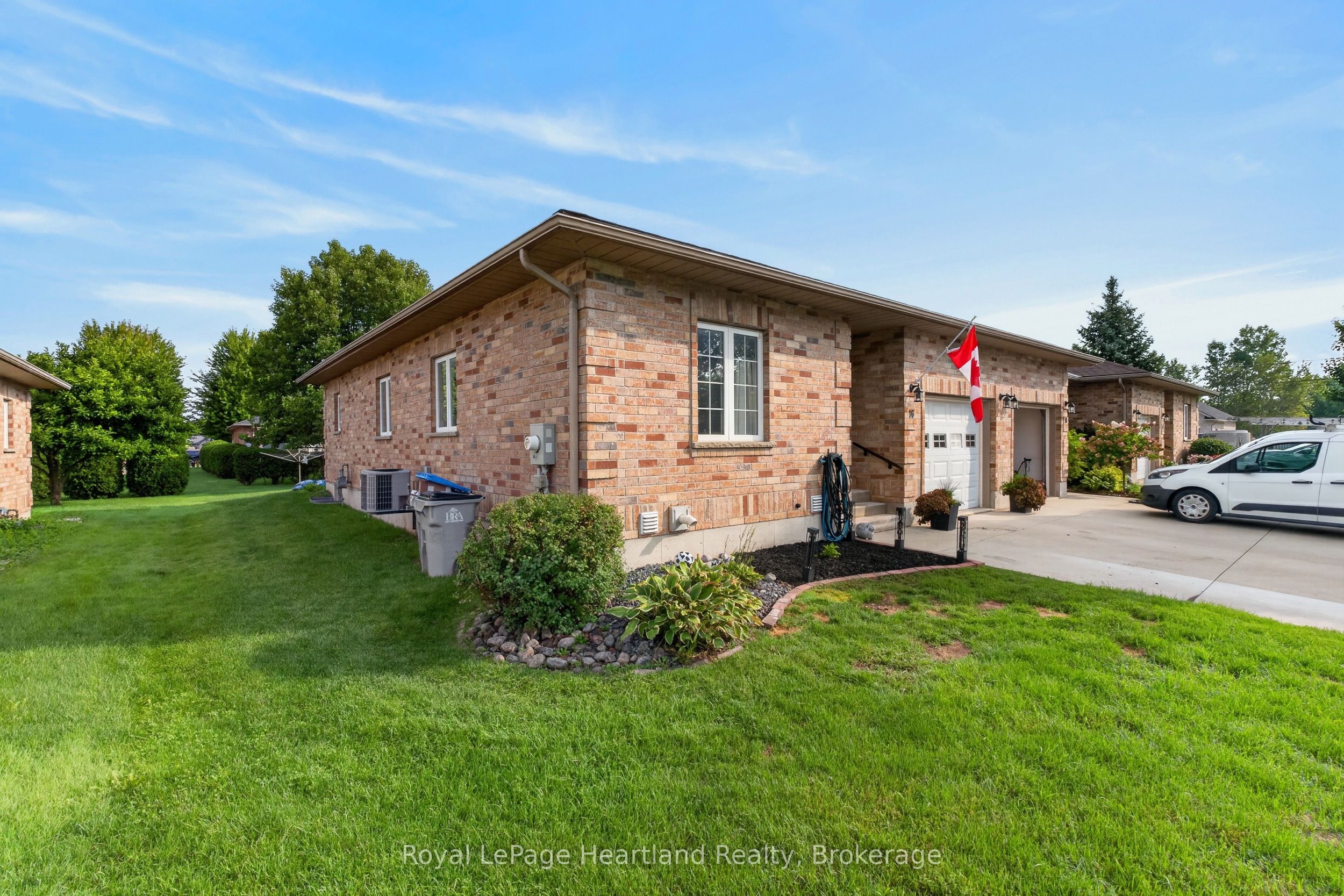 16 Somerset Street, South Huron, ON N0M 1S2 photo 3